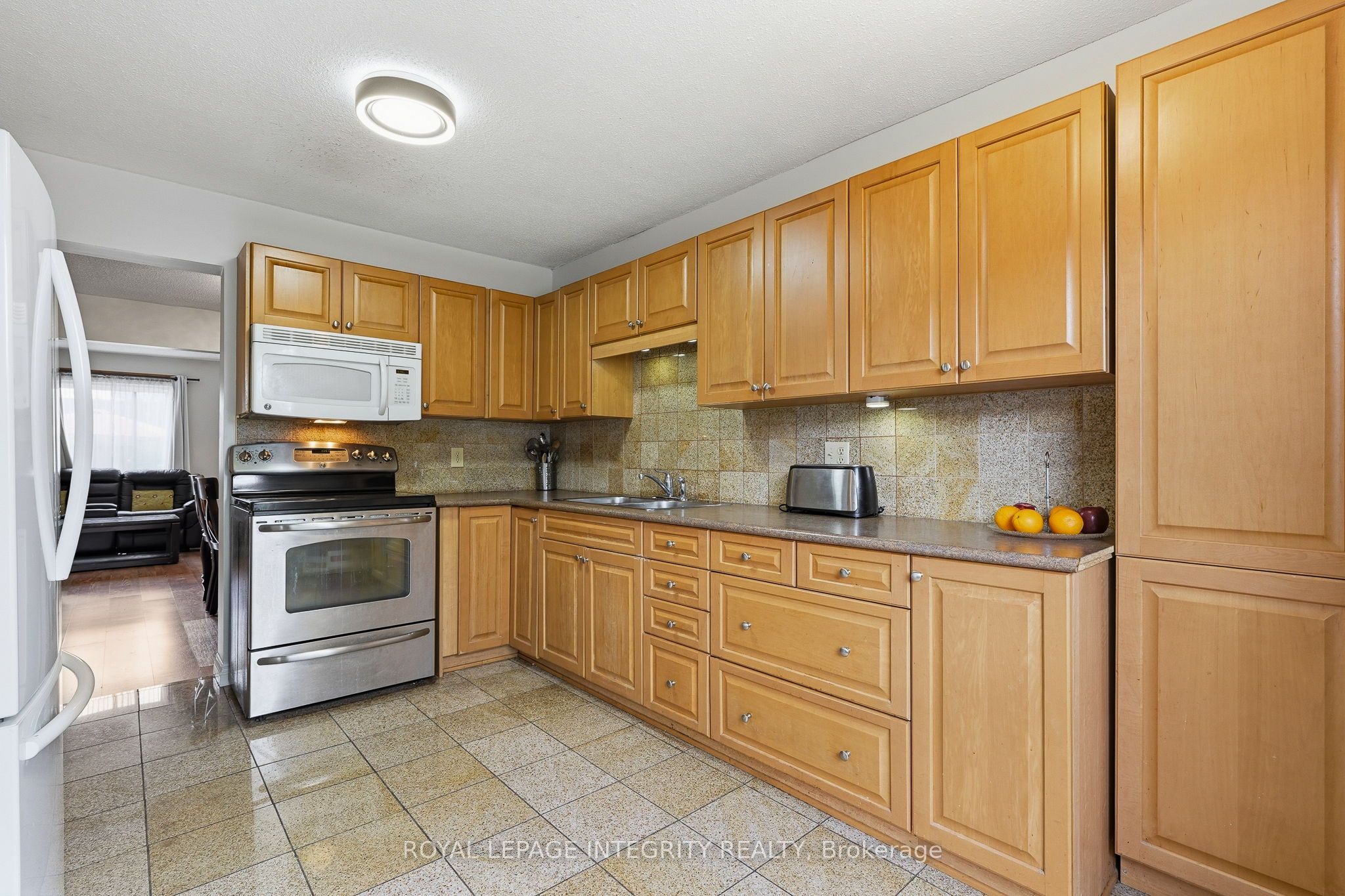 890 Cahill Drive W 4 Property Photo 7