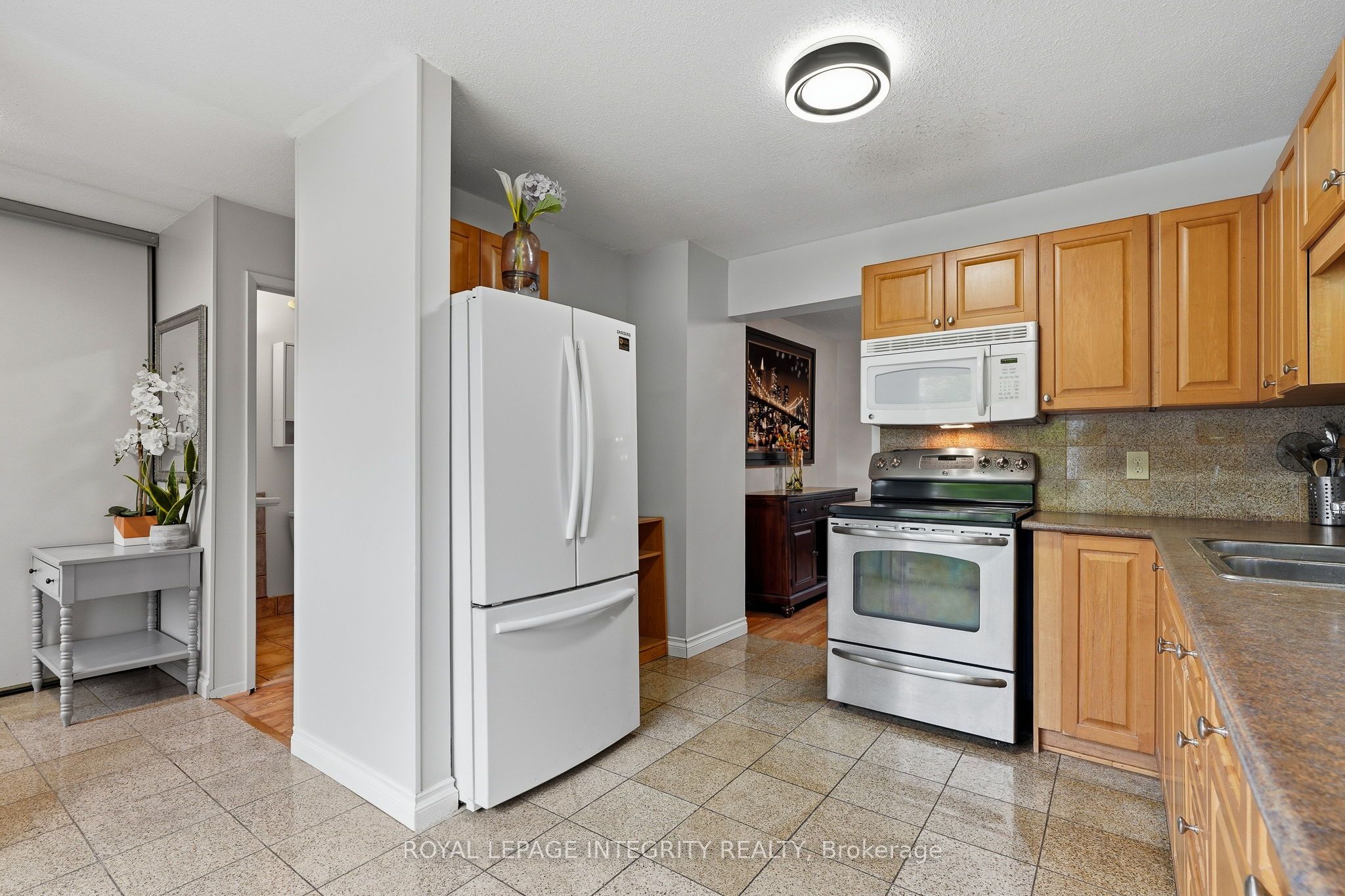 890 Cahill Drive W 4 Property Photo 8