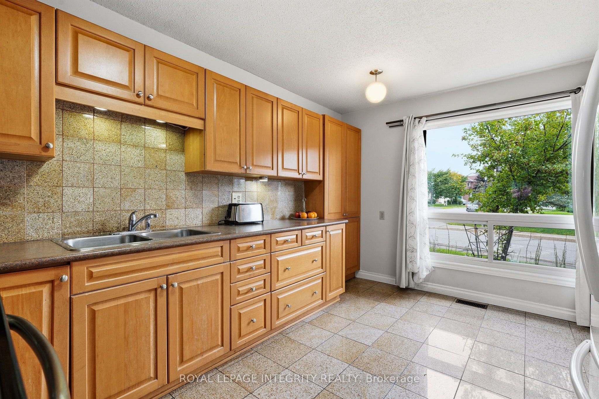 890 Cahill Drive W 4 Property Photo 10