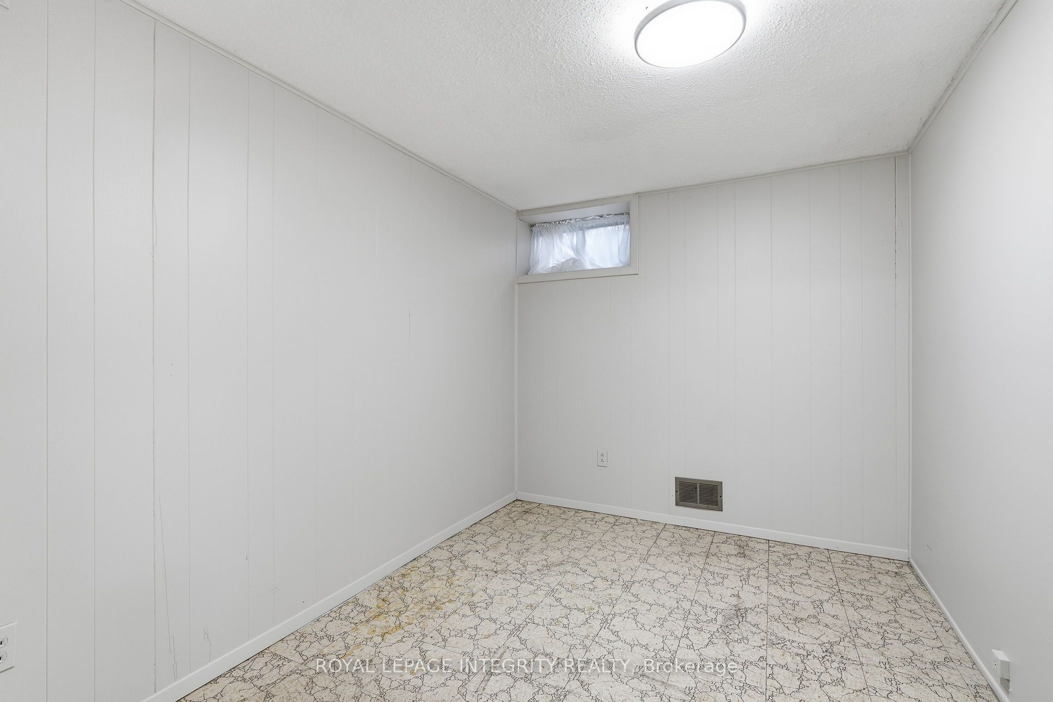 890 Cahill Drive W 4 Property Photo 25