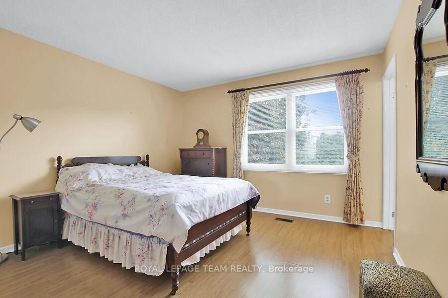 31 Ross Street Property Photo 23