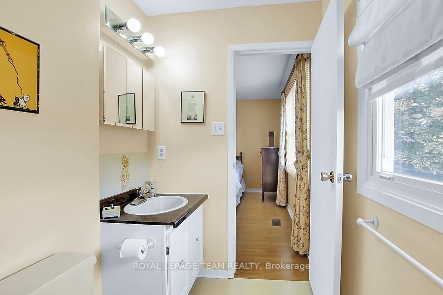 31 Ross Street Property Photo 25