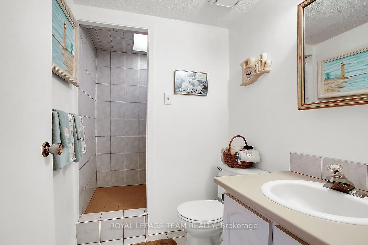 31 Ross Street Property Photo 38