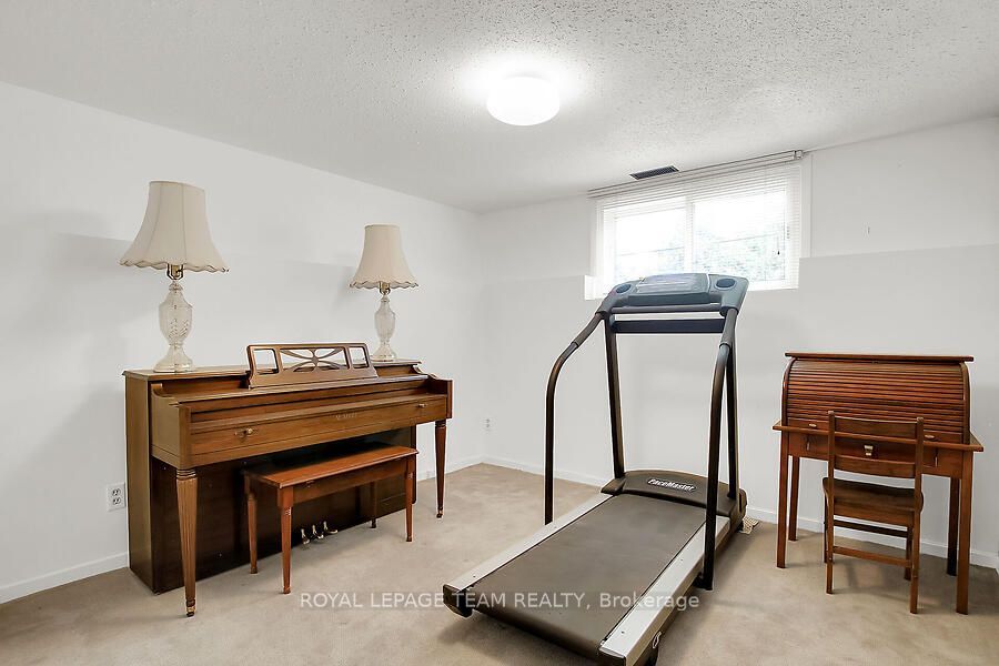 31 Ross Street Property Photo 39