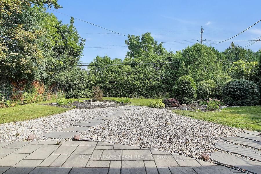 31 Ross Street Property Photo 46