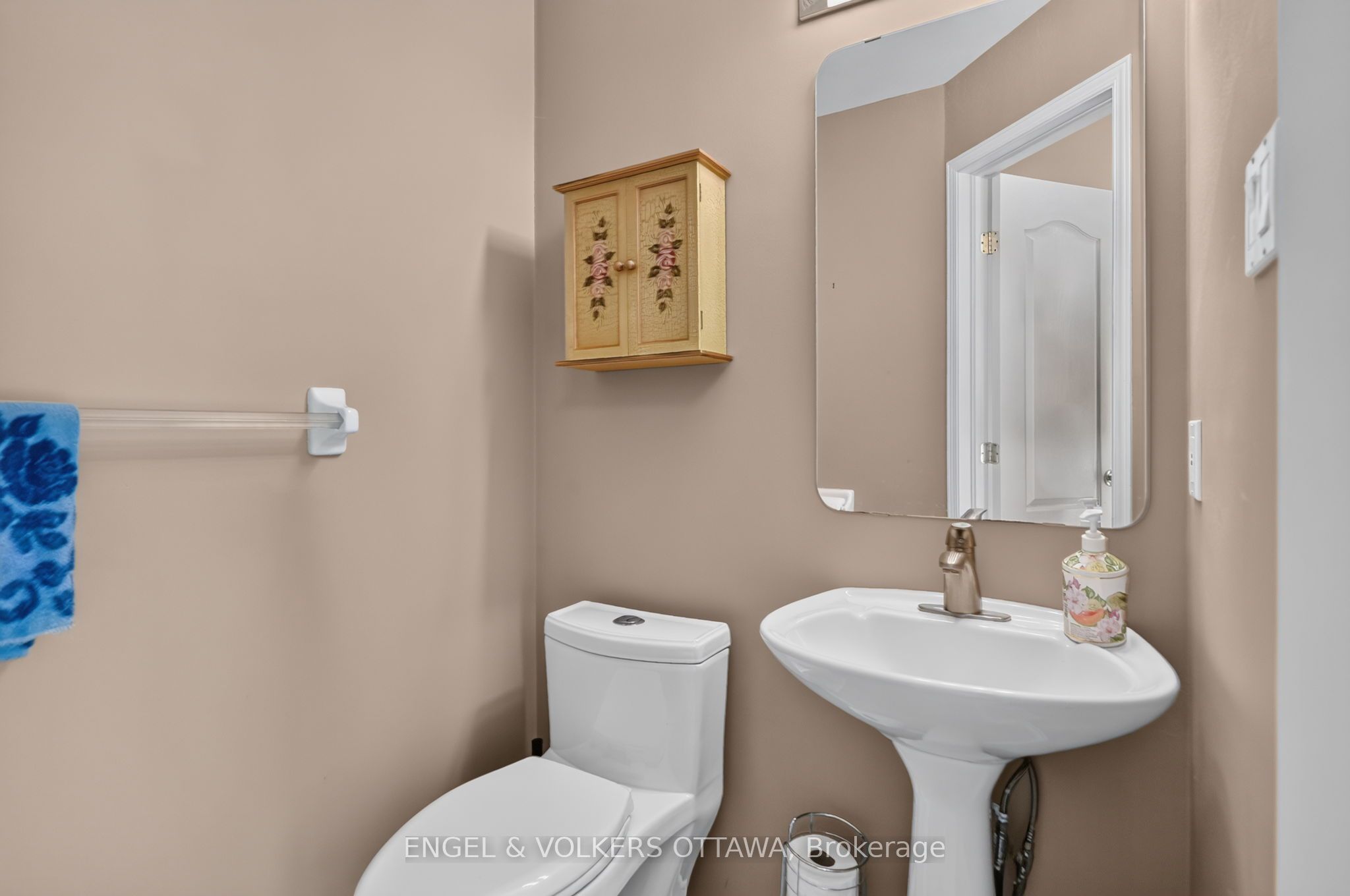 173 Hearst Way Property Photo 13