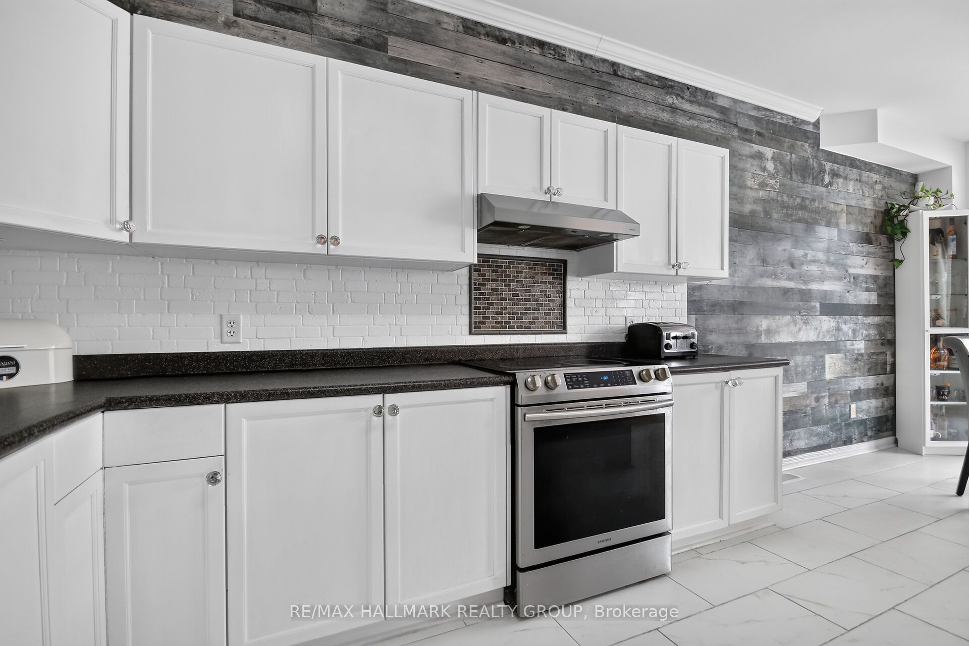 222 Deercroft Avenue Property Photo 13