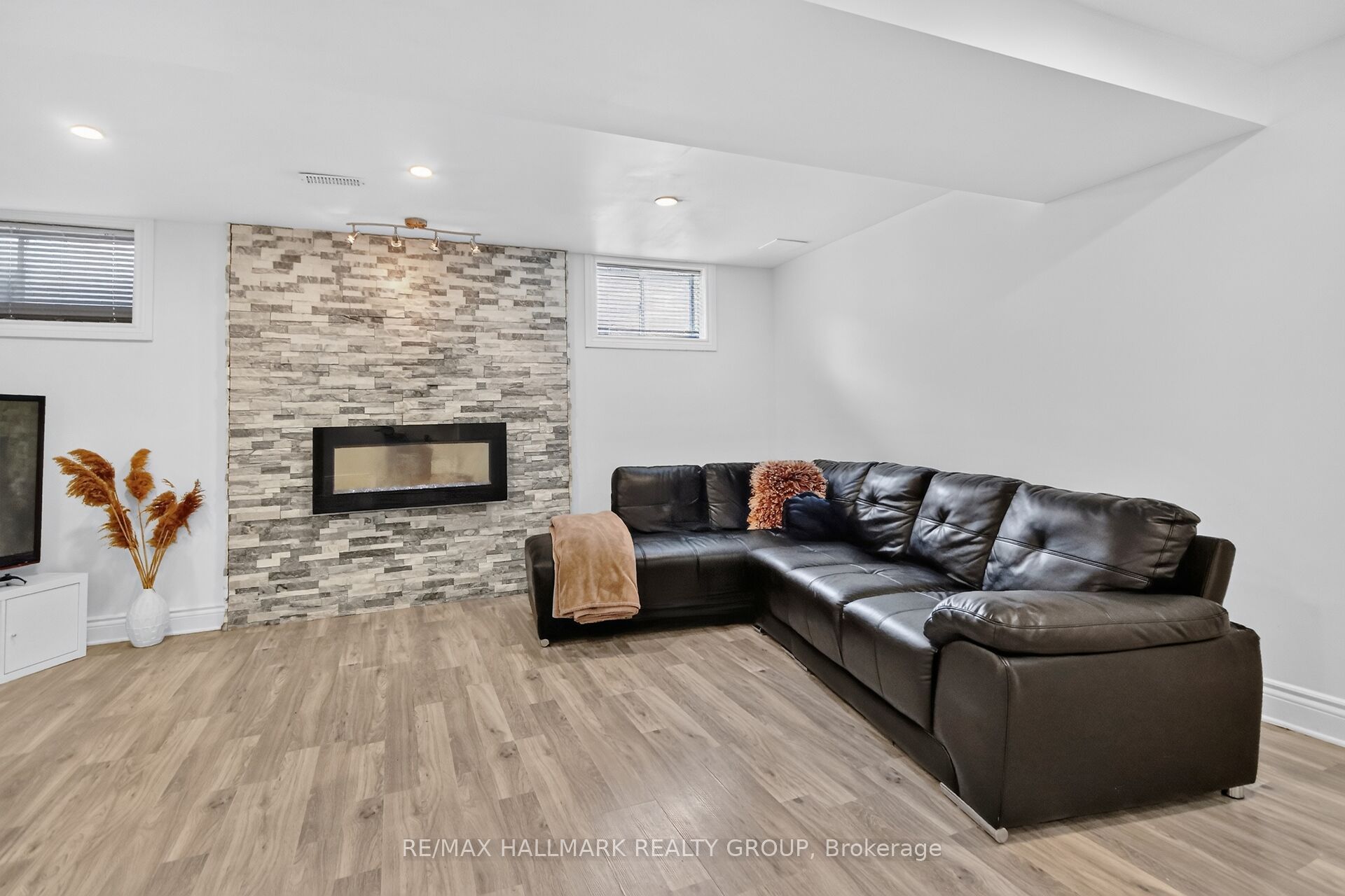222 Deercroft Avenue Property Photo 32