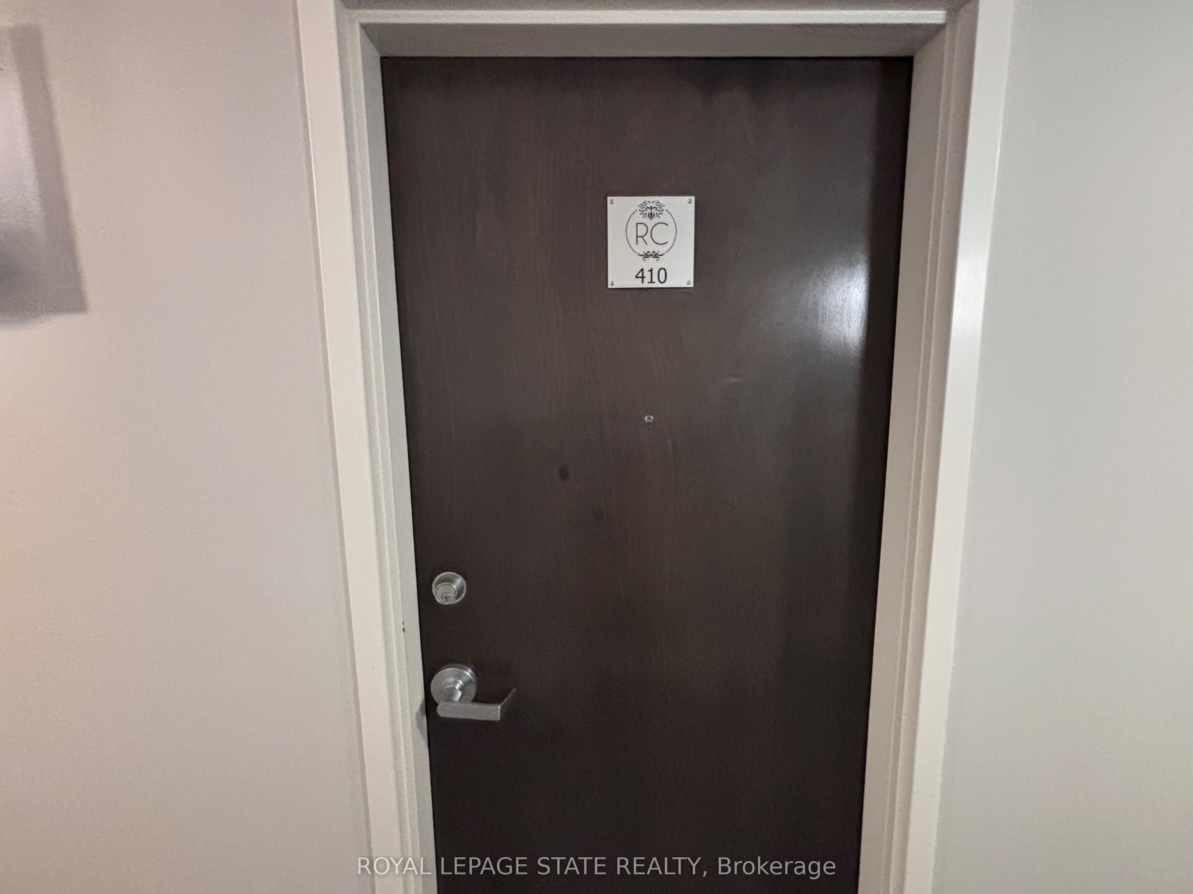 112 King Street E 410 Property Photo 2