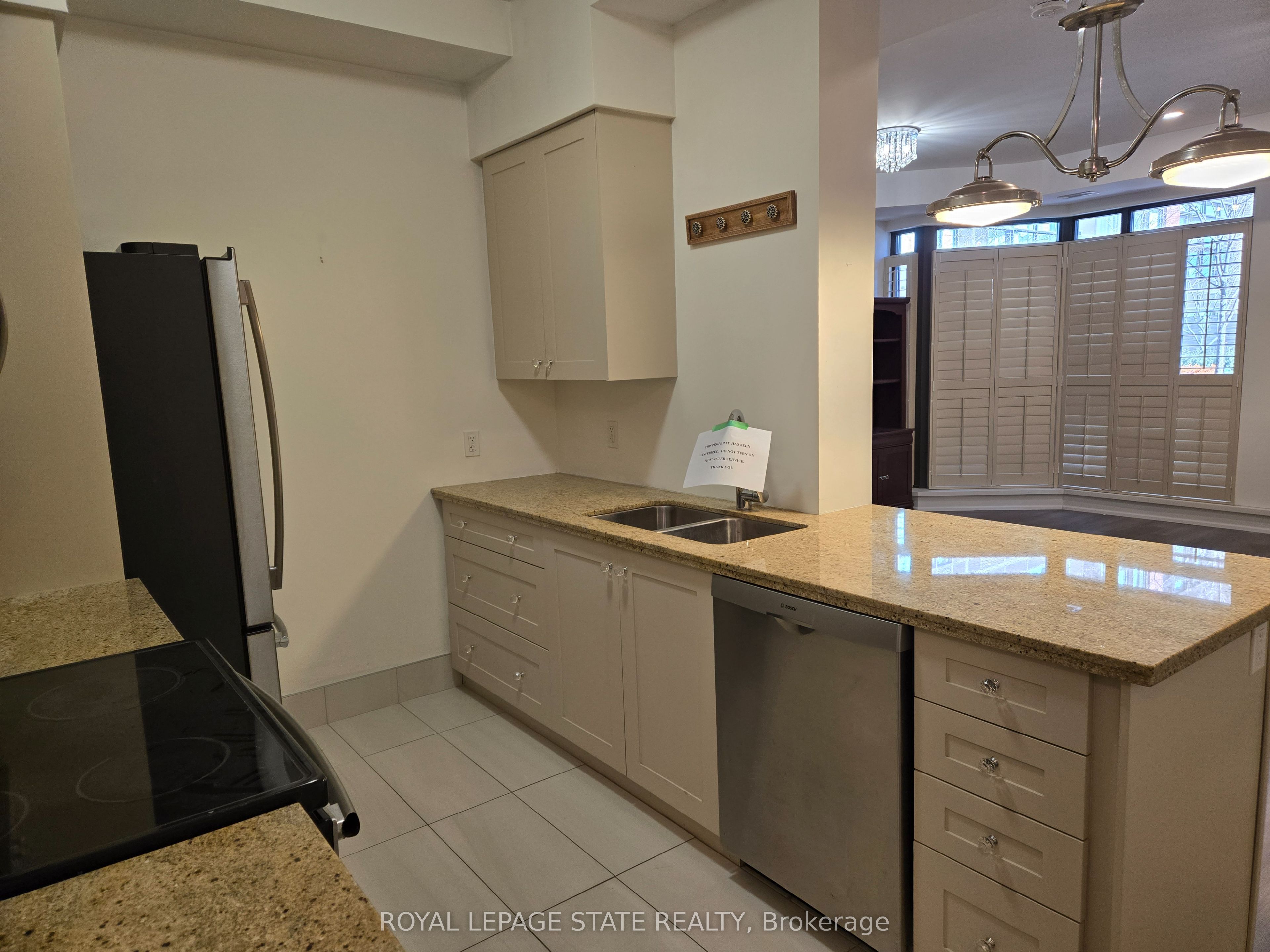 112 King Street E 410 Property Photo 4