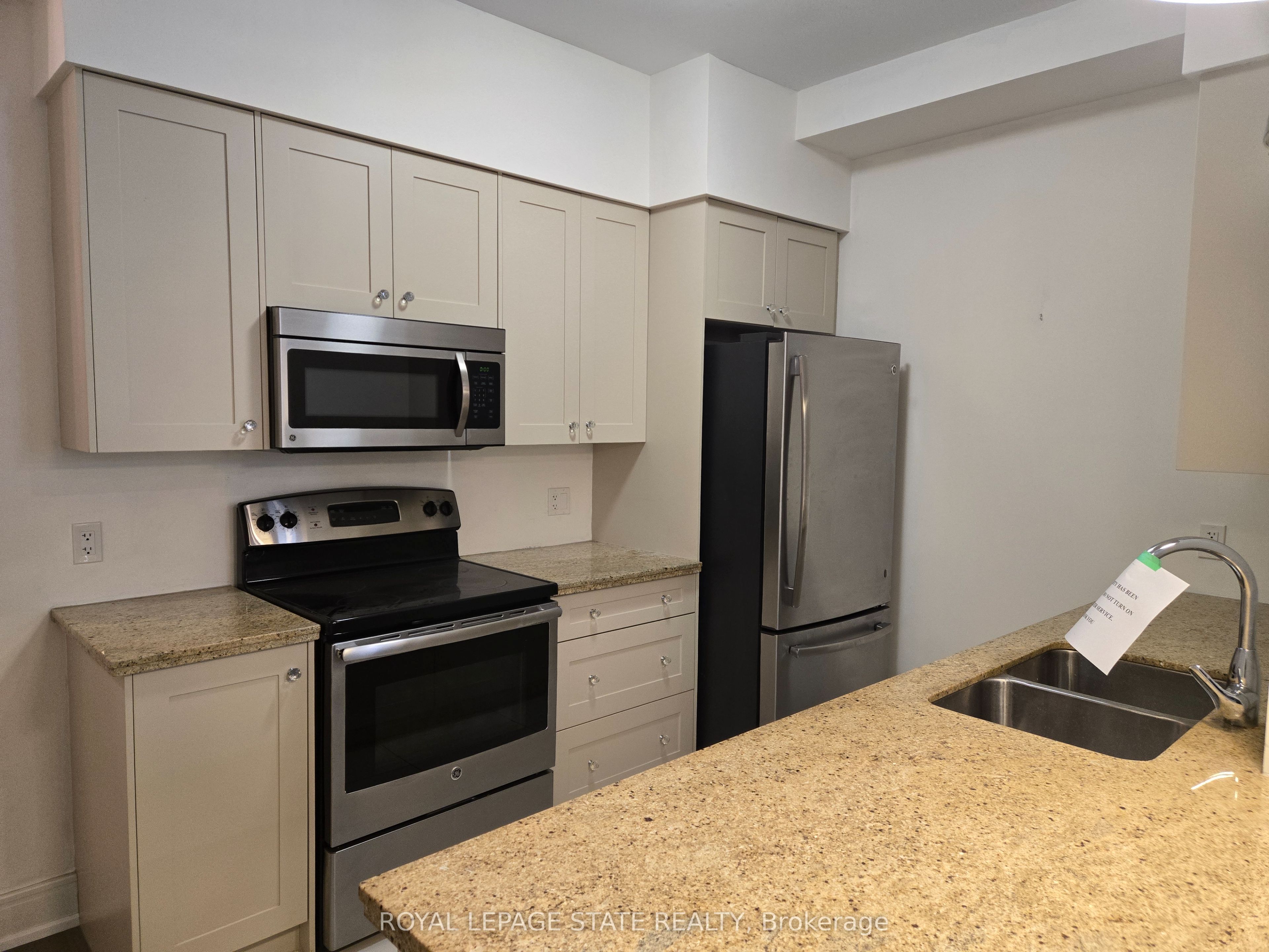112 King Street E 410 Property Photo 5