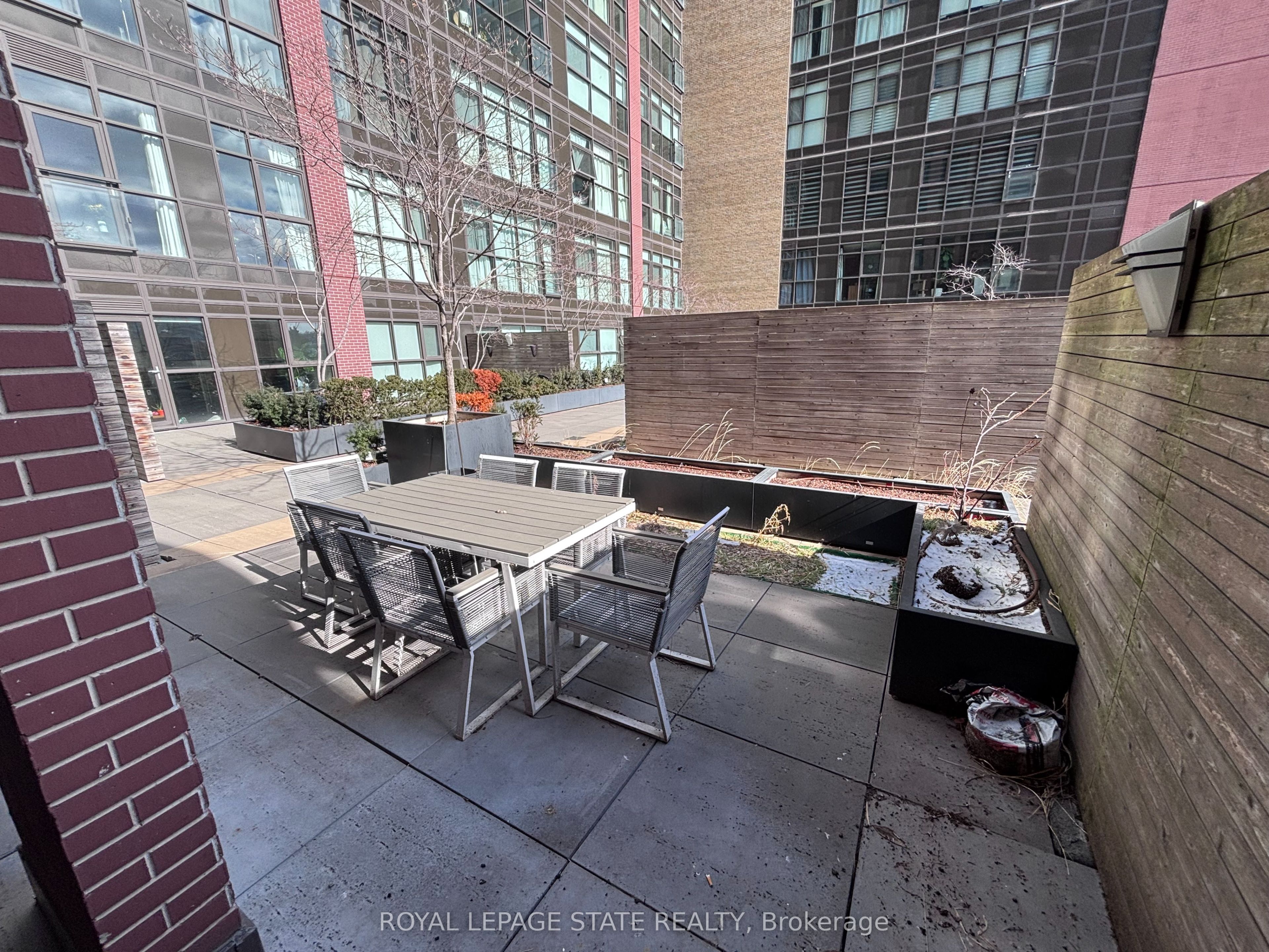 112 King Street E 410 Property Photo 15