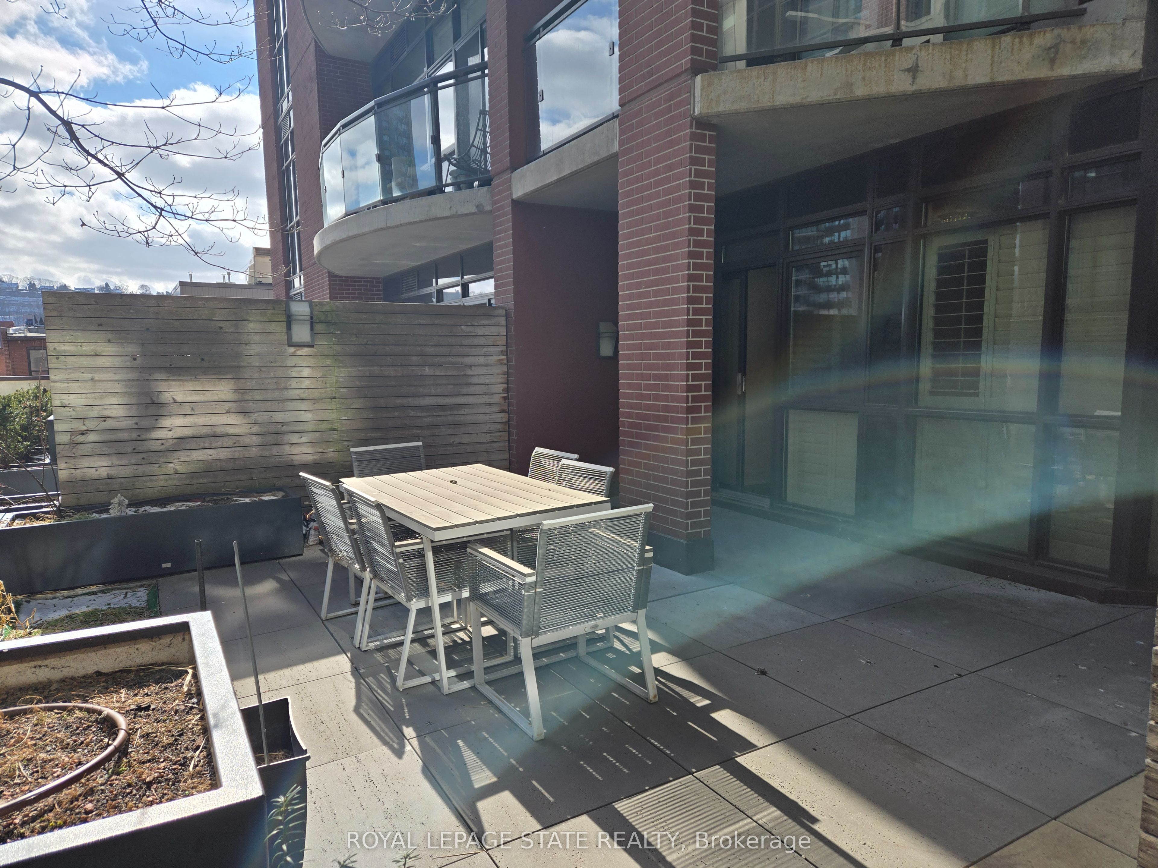 112 King Street E 410 Property Photo 16