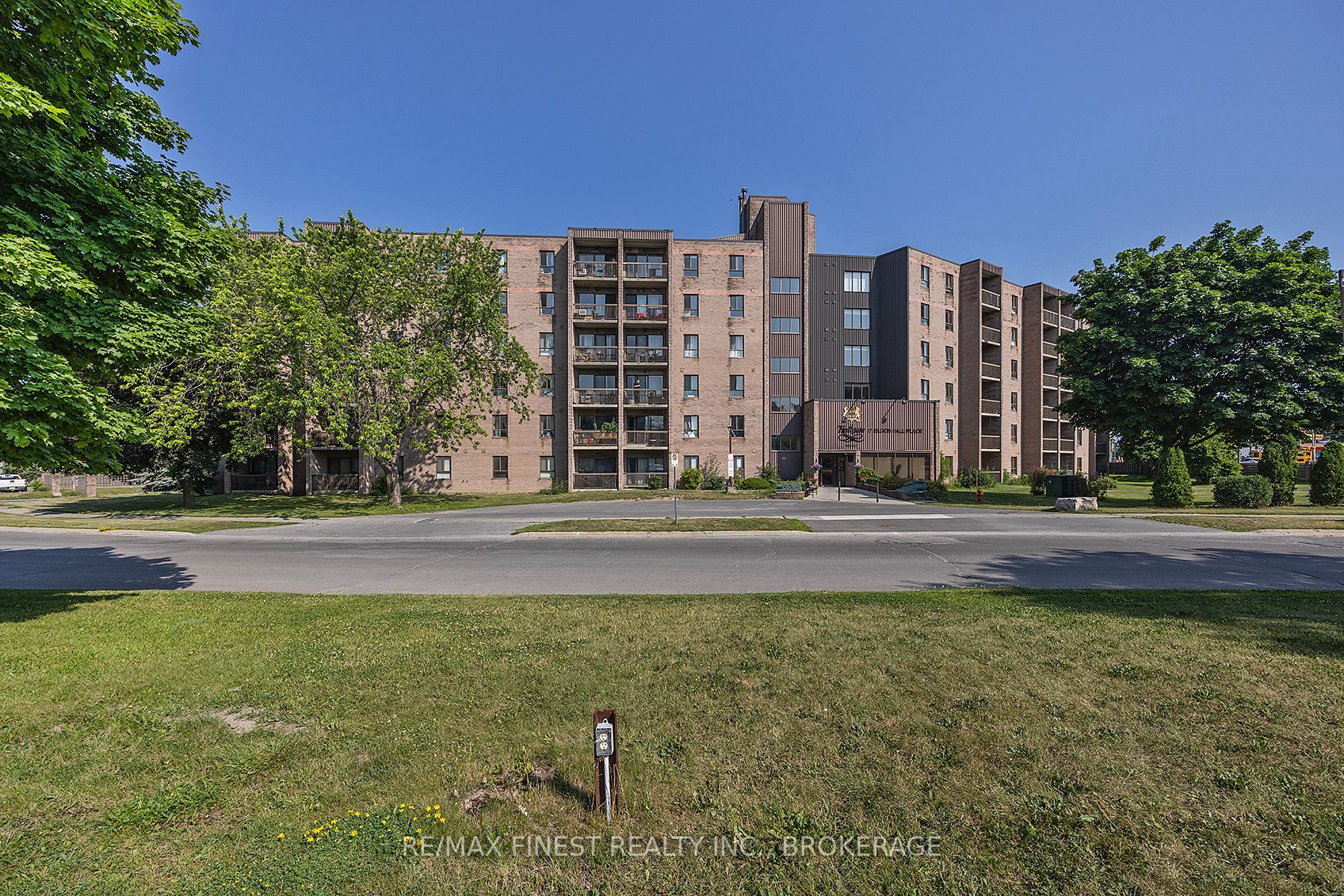 17 Eldon Hall Place 414 Property Photo 1