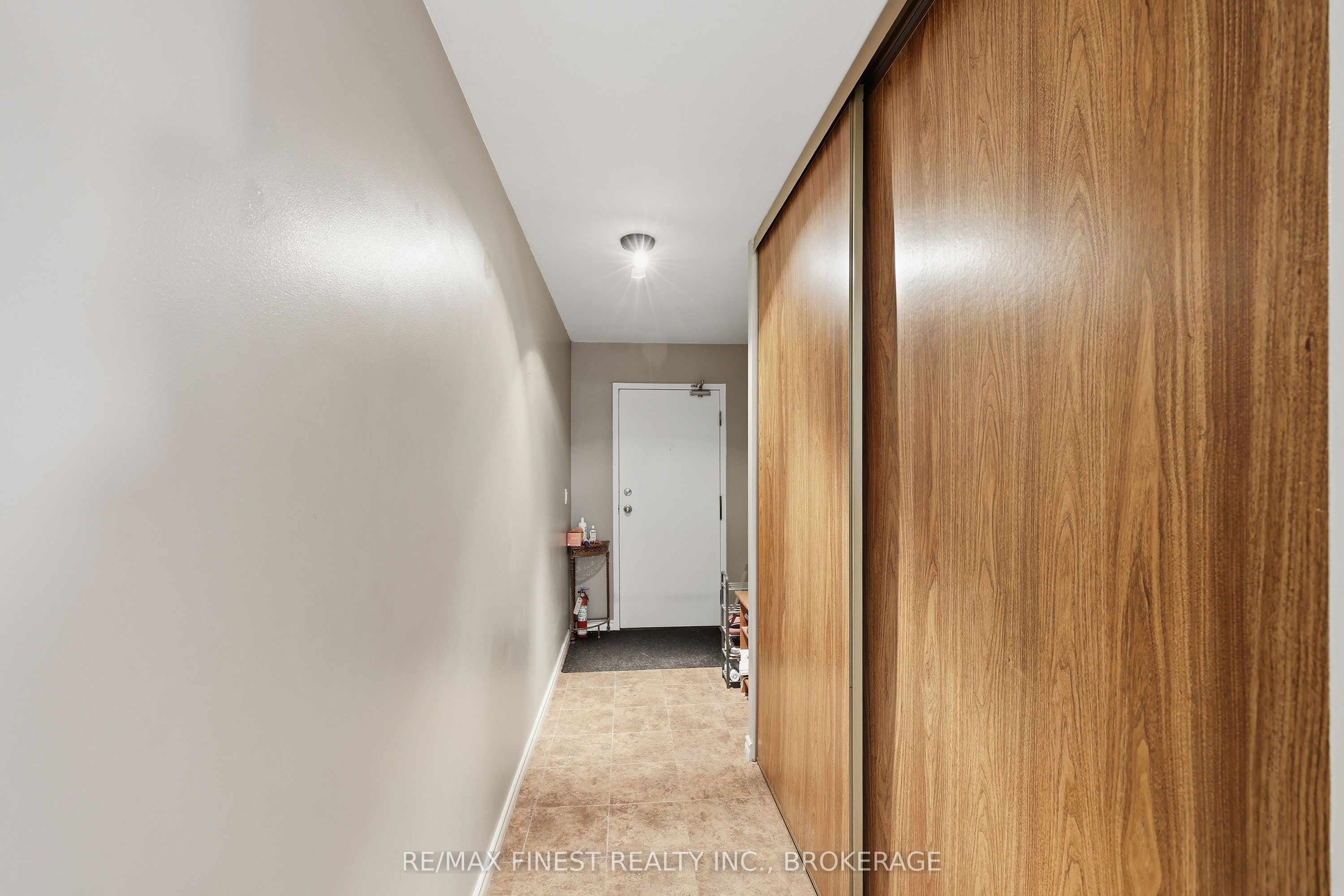 17 Eldon Hall Place 414 Property Photo 10