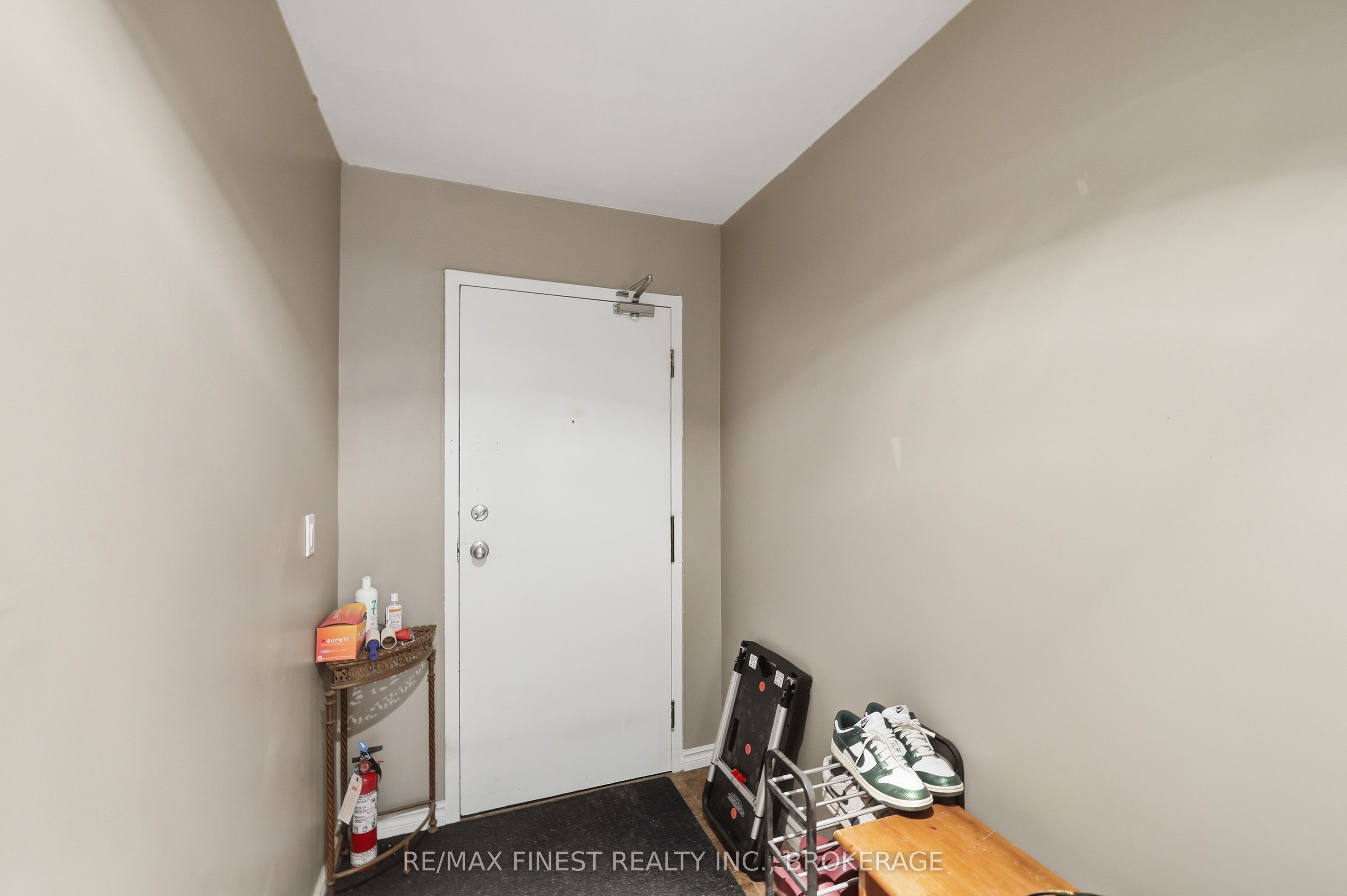 17 Eldon Hall Place 414 Property Photo 11