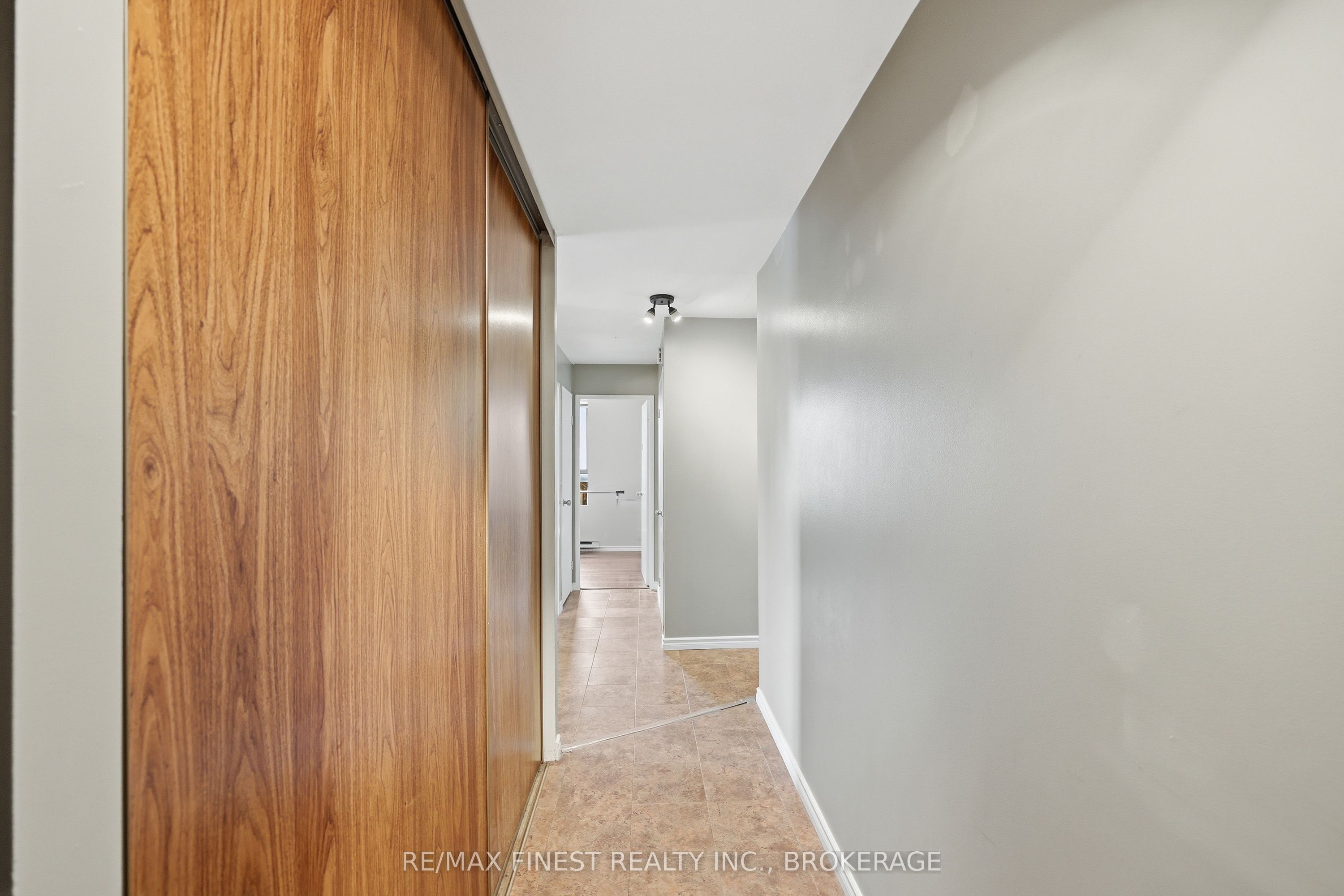 17 Eldon Hall Place 414 Property Photo 12