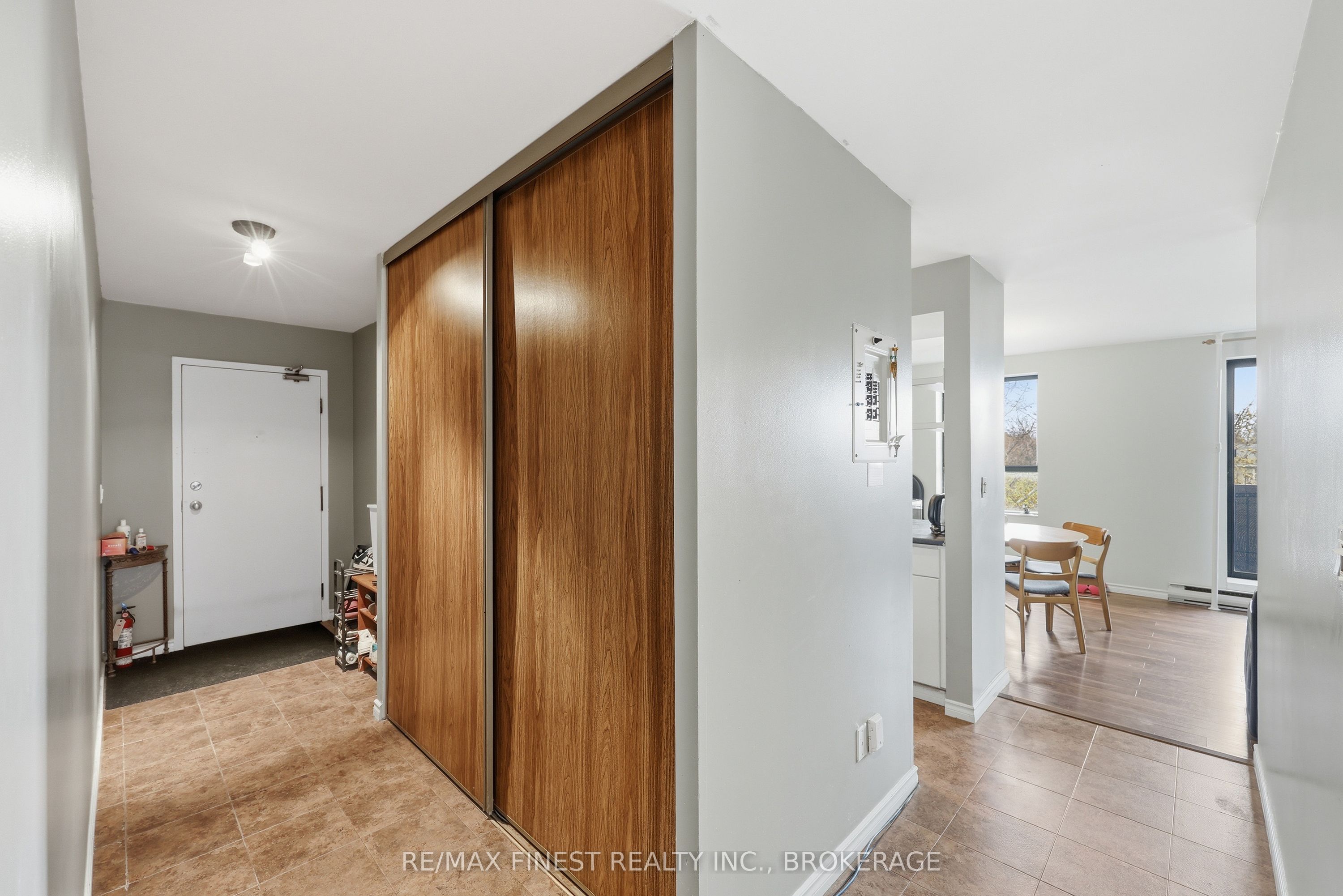 17 Eldon Hall Place 414 Property Photo 13
