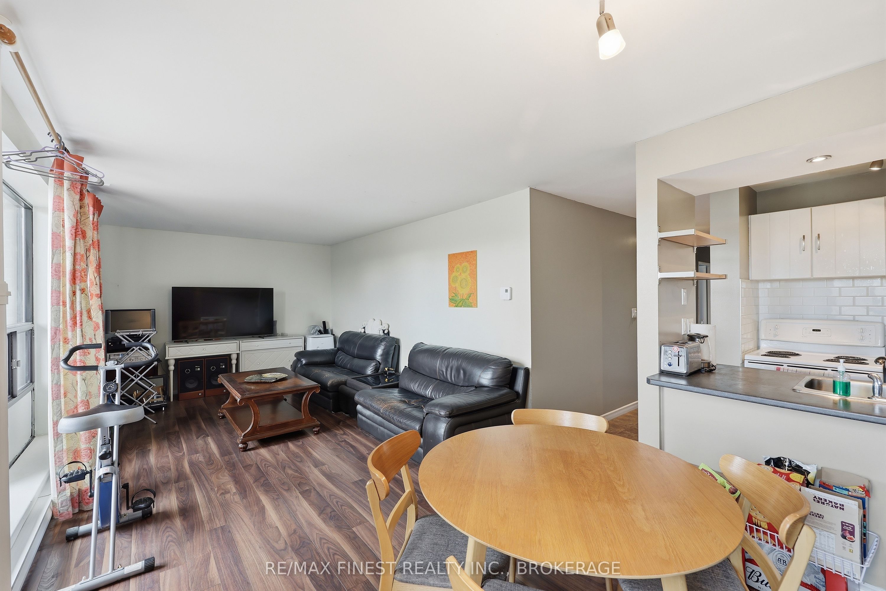 17 Eldon Hall Place 414 Property Photo 18