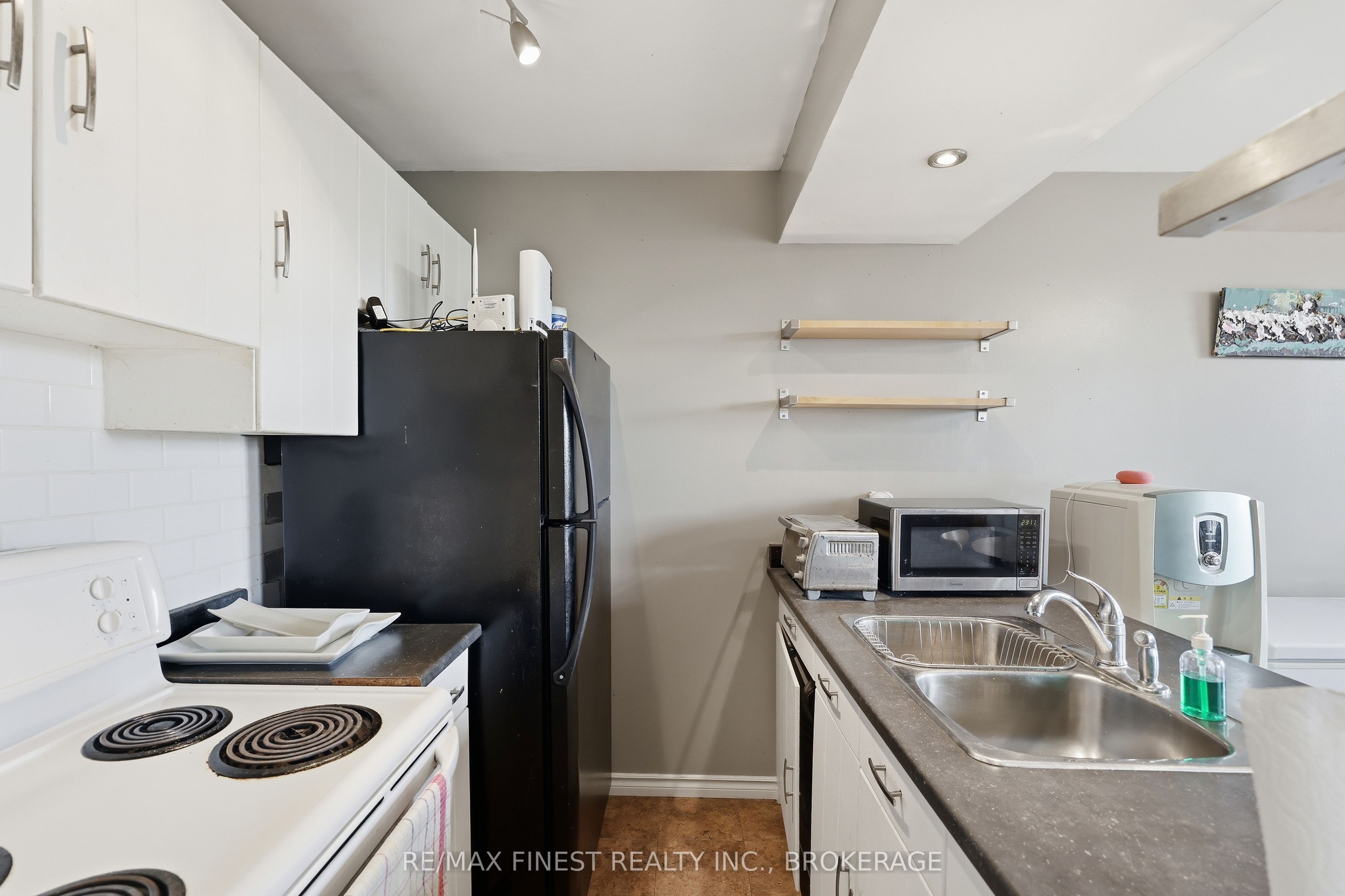 17 Eldon Hall Place 414 Property Photo 21