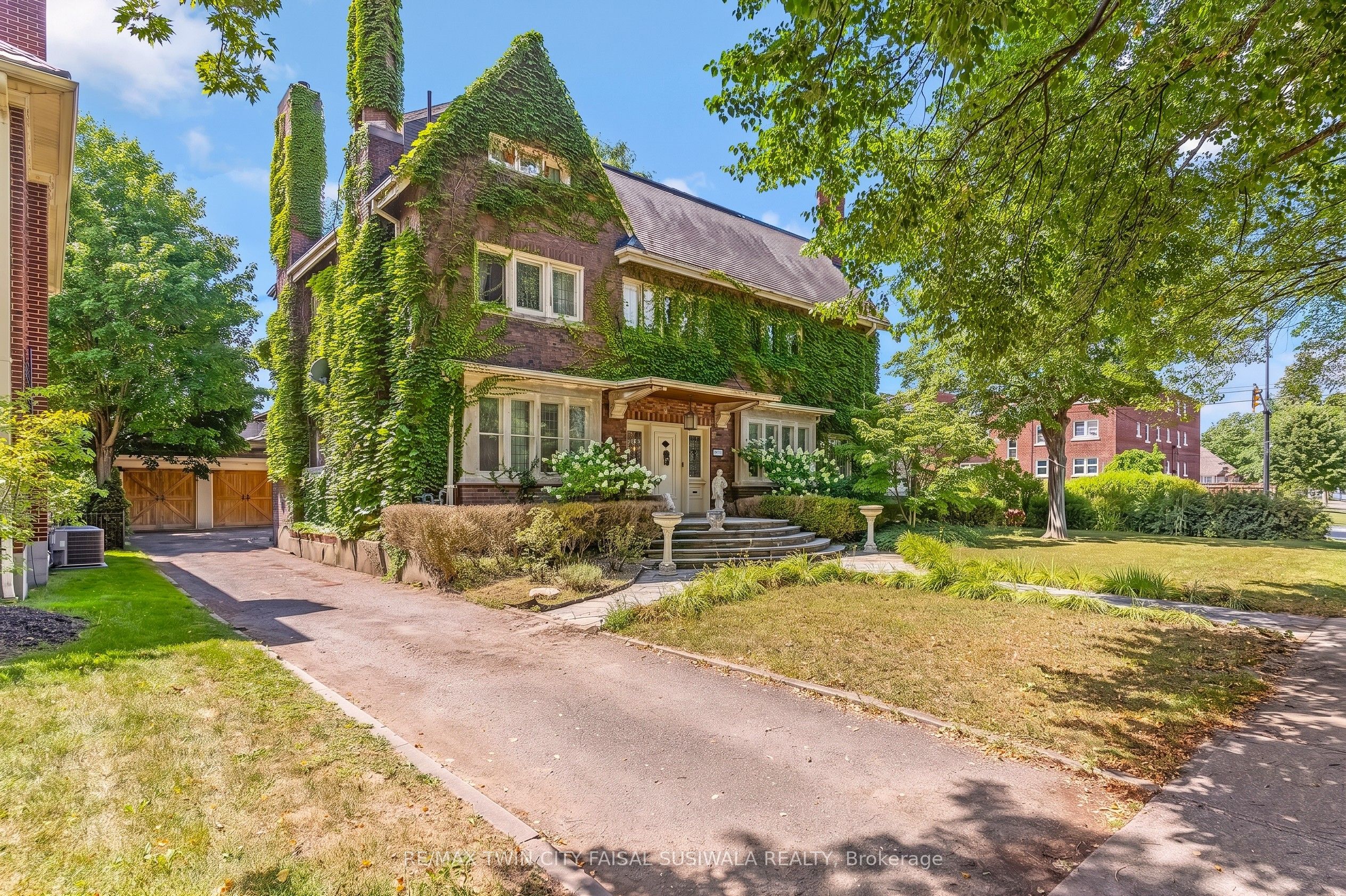 122 Dufferin Avenue Property Photo 1