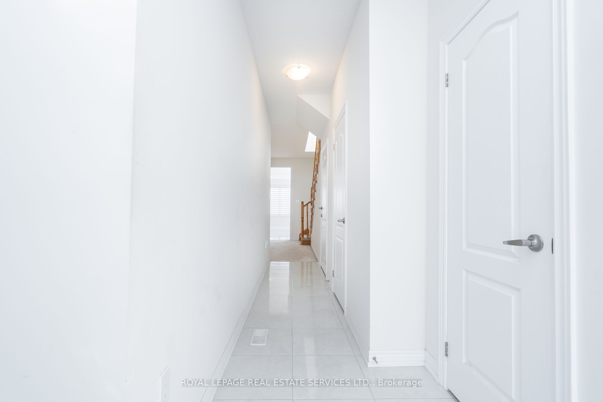 166 Deerpath Drive 72 Property Photo 4