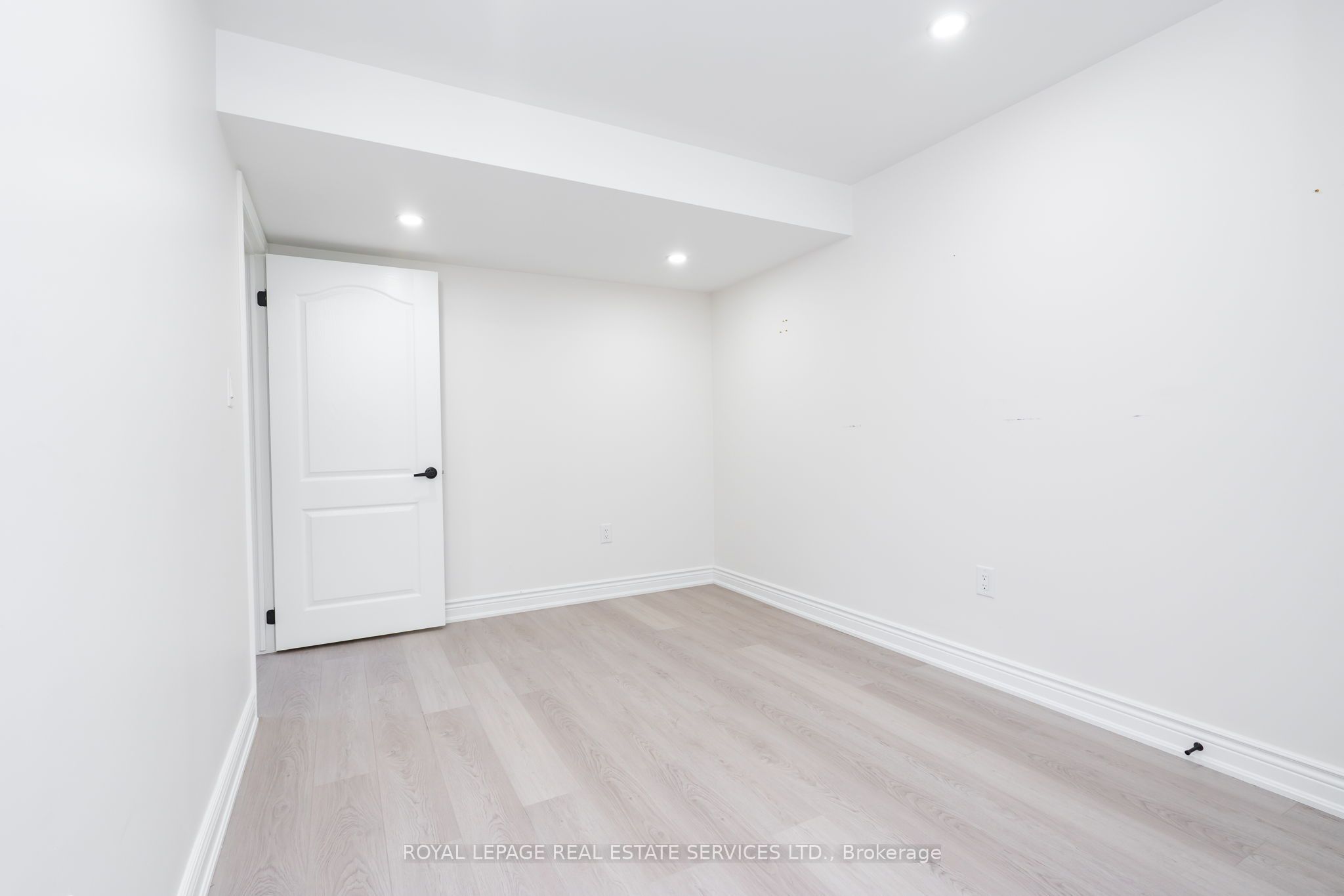 166 Deerpath Drive 72 Property Photo 5