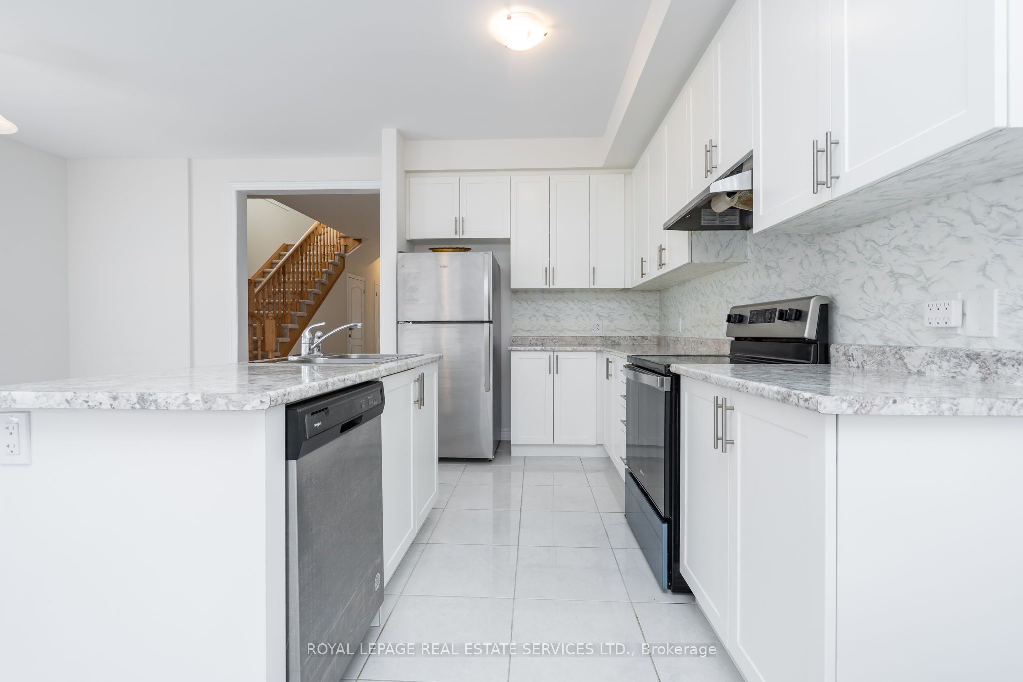 166 Deerpath Drive 72 Property Photo 14