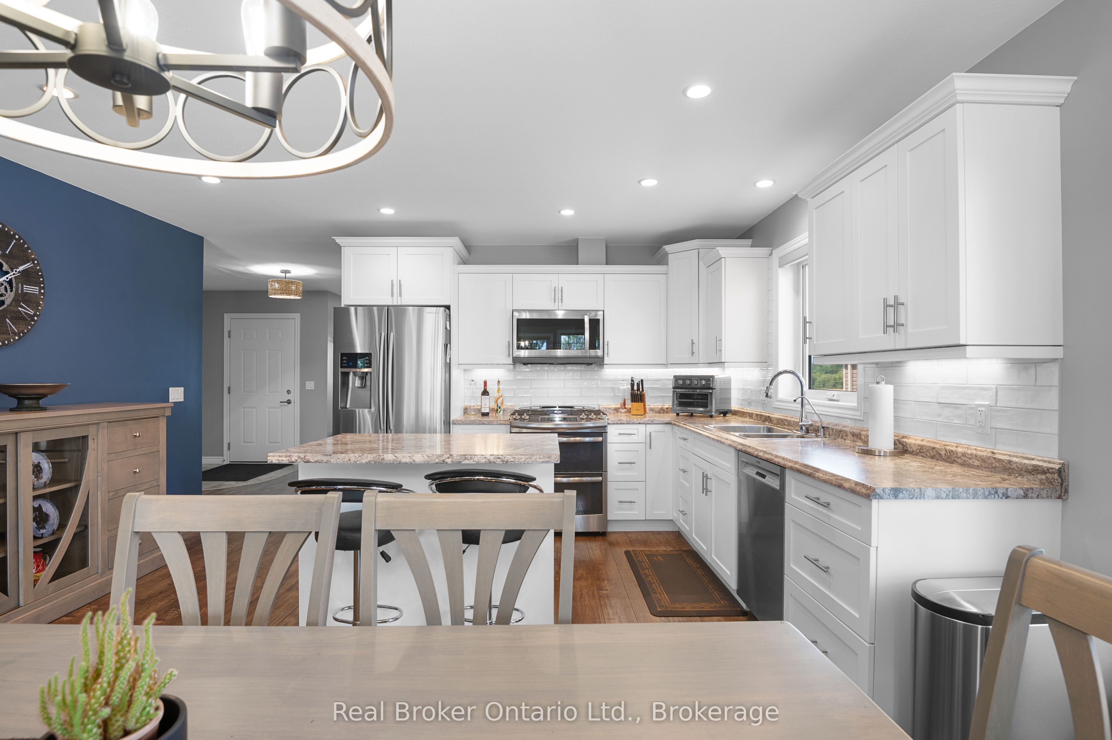 157 Clyde Street Property Photo 7