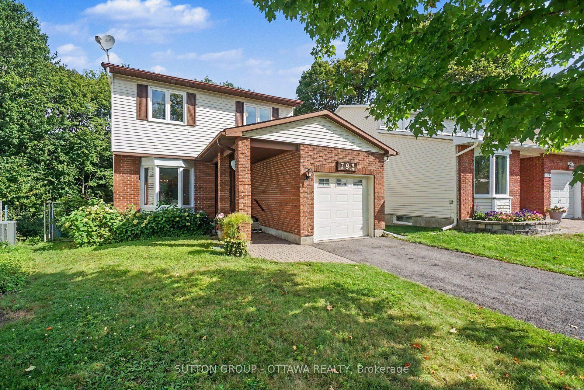 792 Harlequin Crescent Property Photo 1