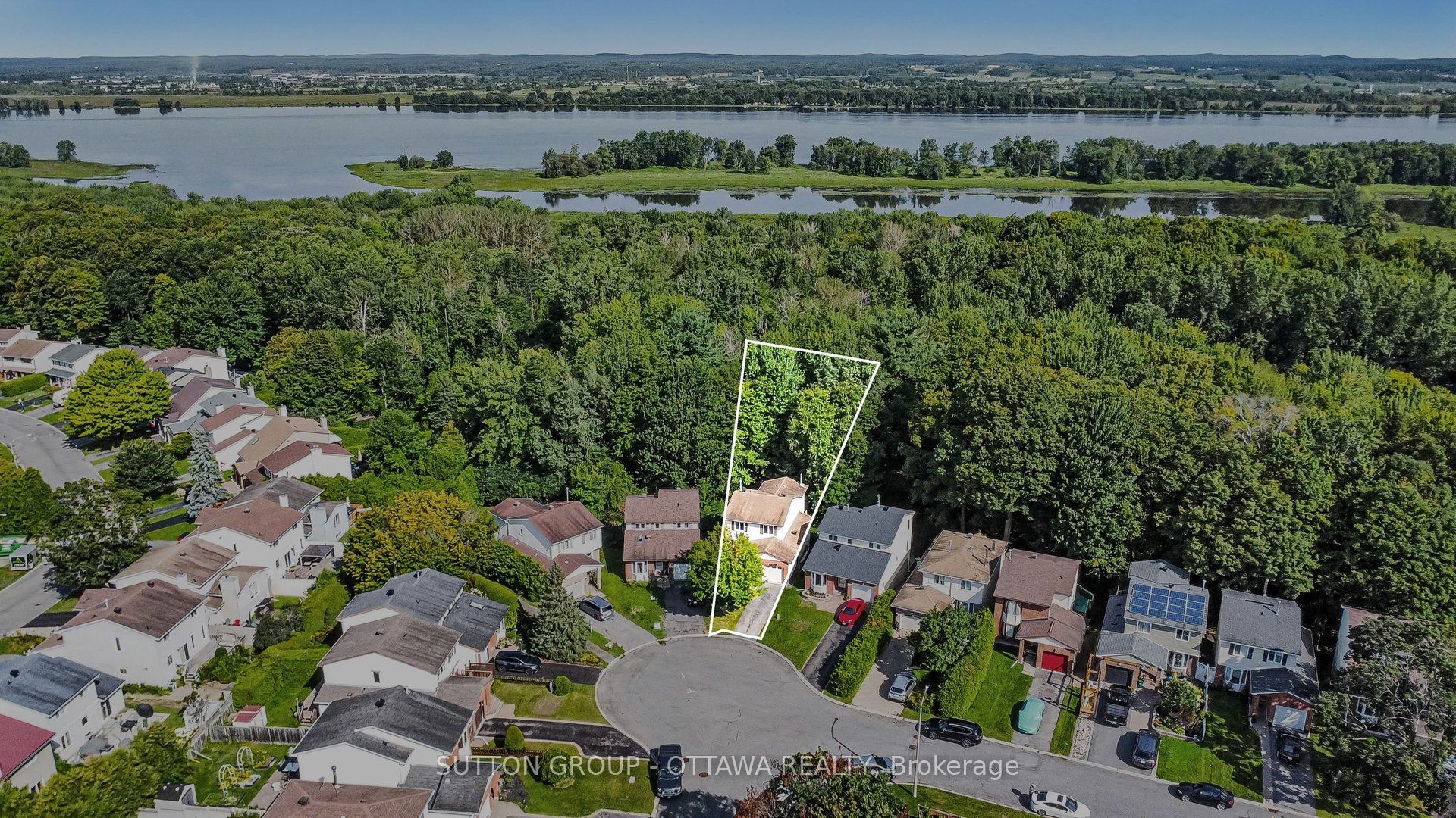 792 Harlequin Crescent Property Photo 2
