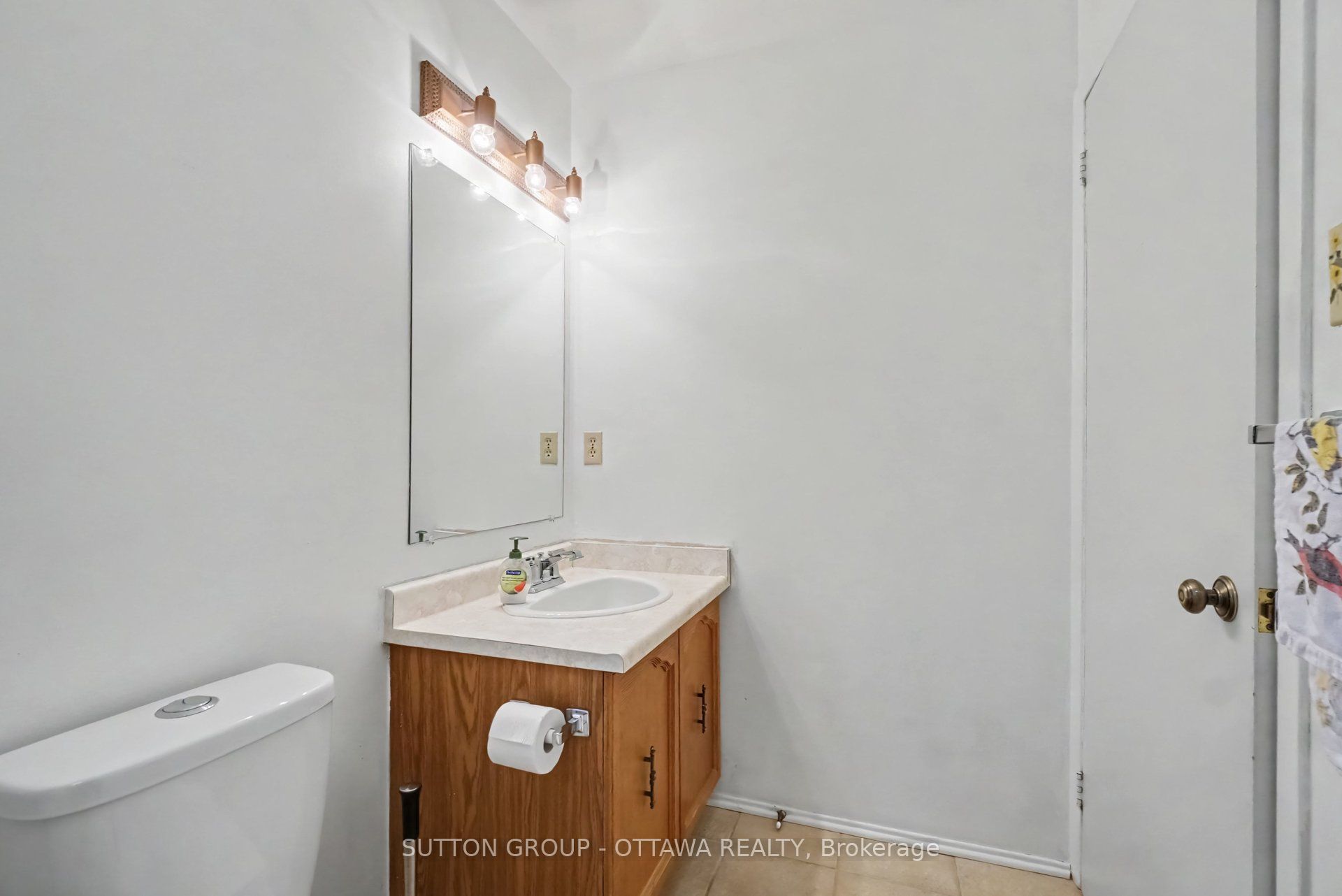 792 Harlequin Crescent Property Photo 15