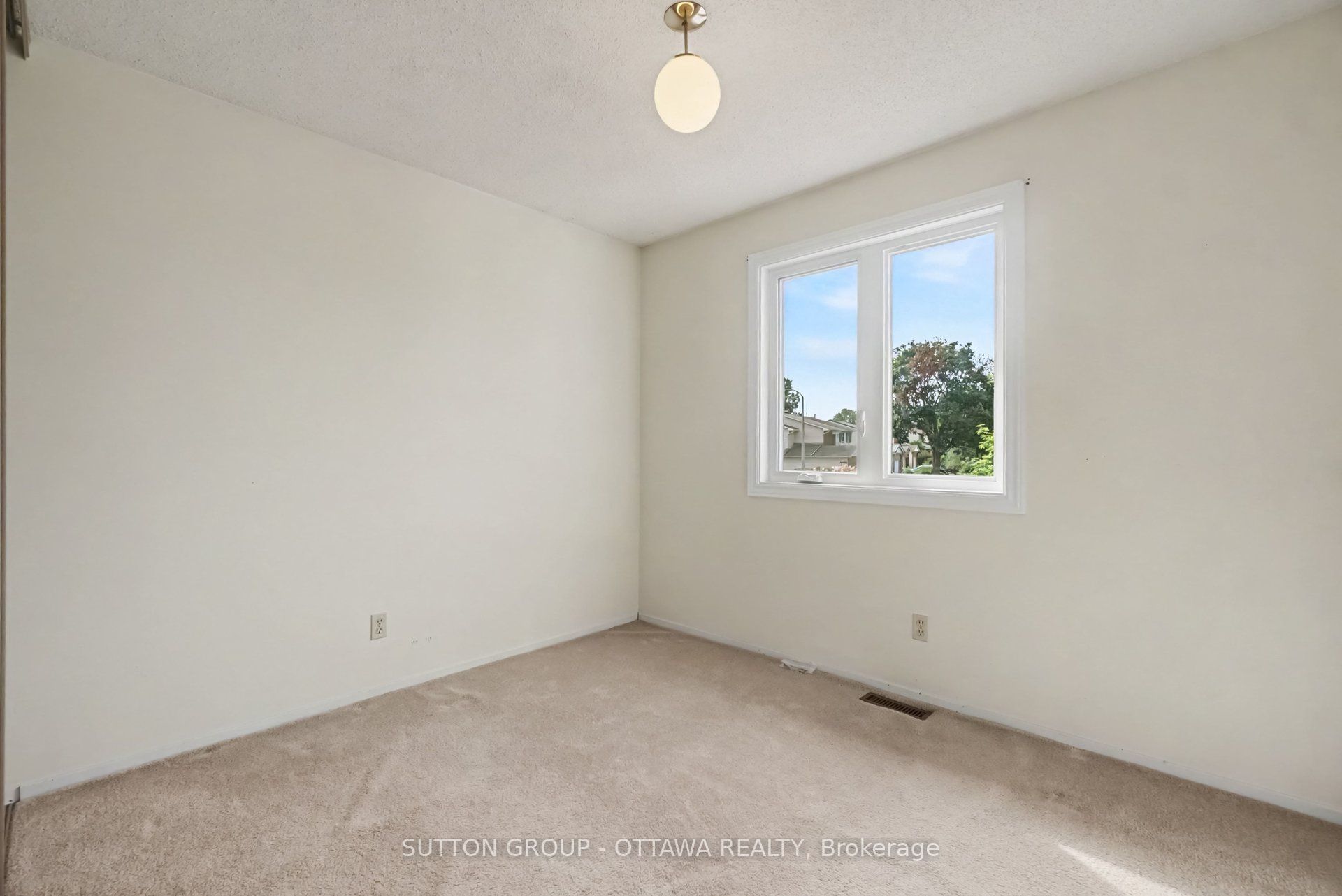 792 Harlequin Crescent Property Photo 33