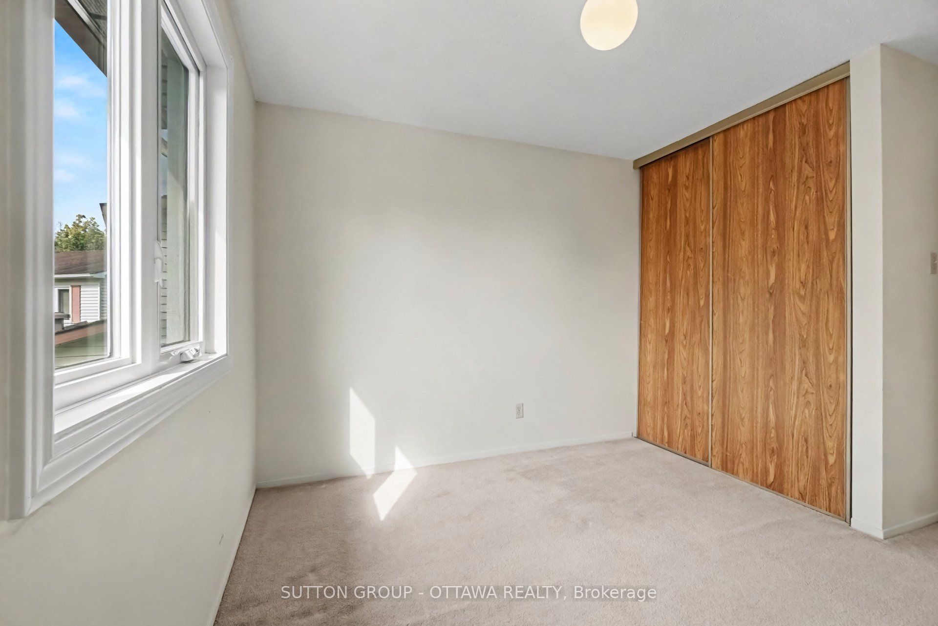 792 Harlequin Crescent Property Photo 34