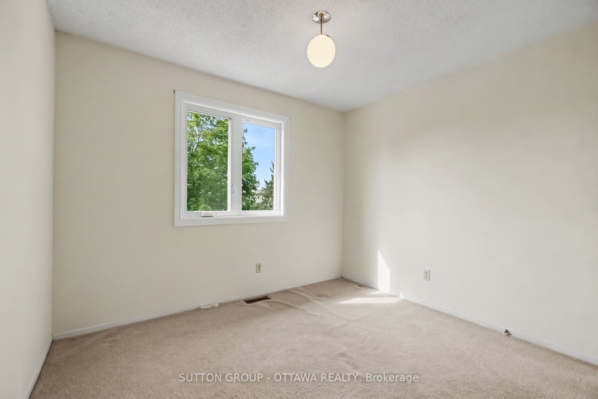 792 Harlequin Crescent Property Photo 36