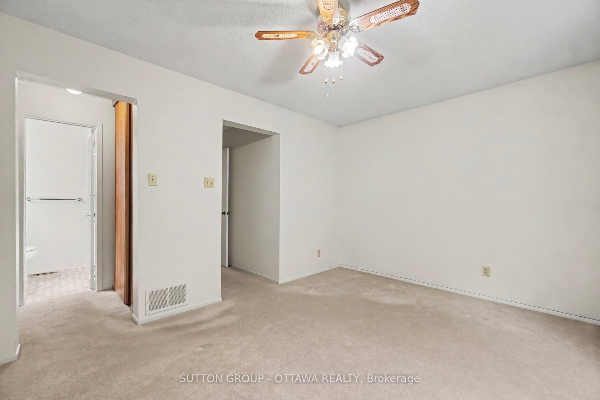 792 Harlequin Crescent Property Photo 37