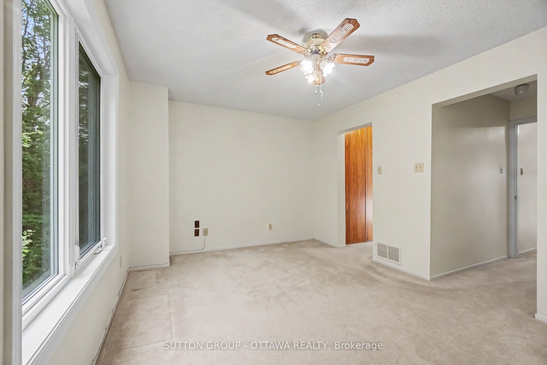 792 Harlequin Crescent Property Photo 38