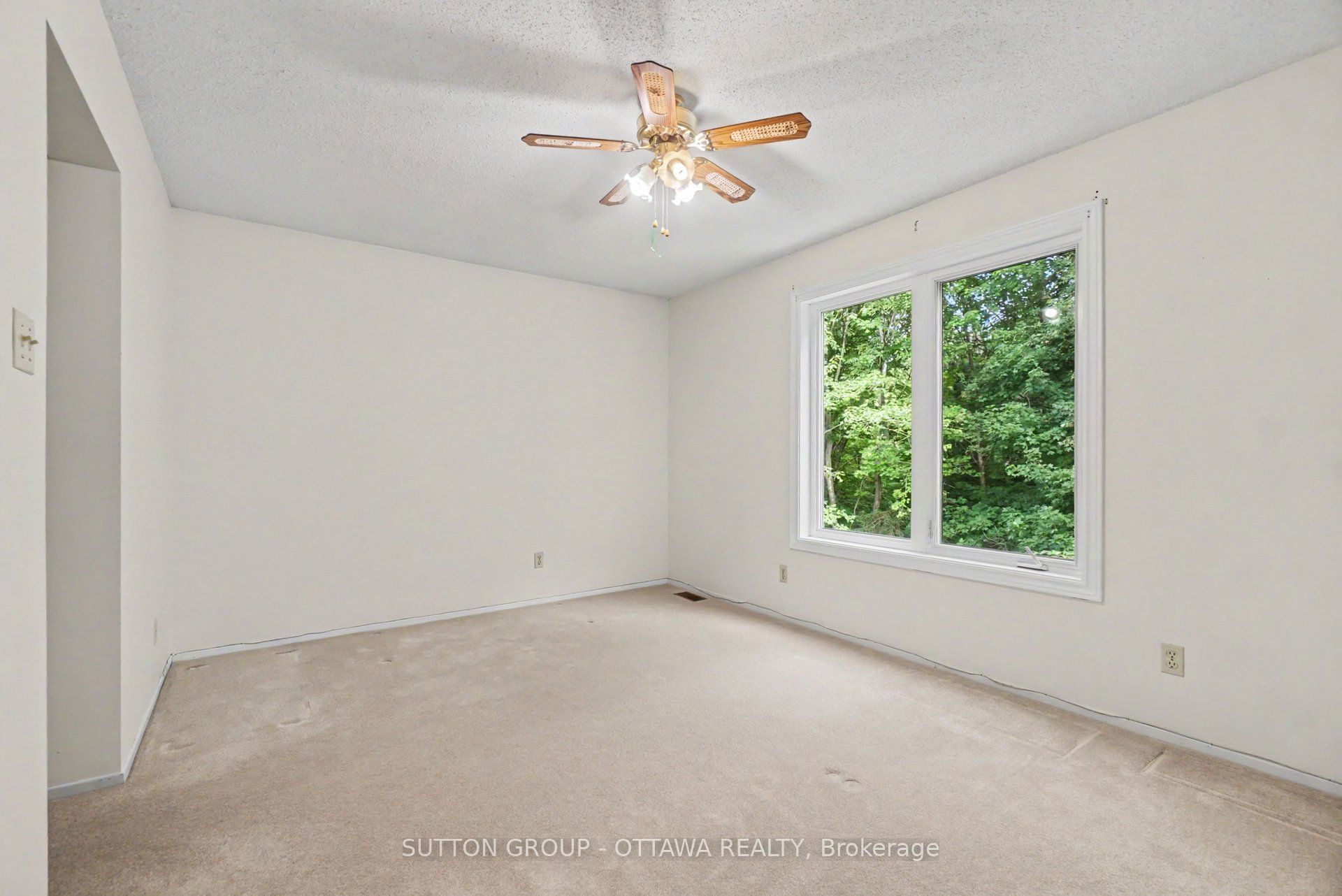 792 Harlequin Crescent Property Photo 39
