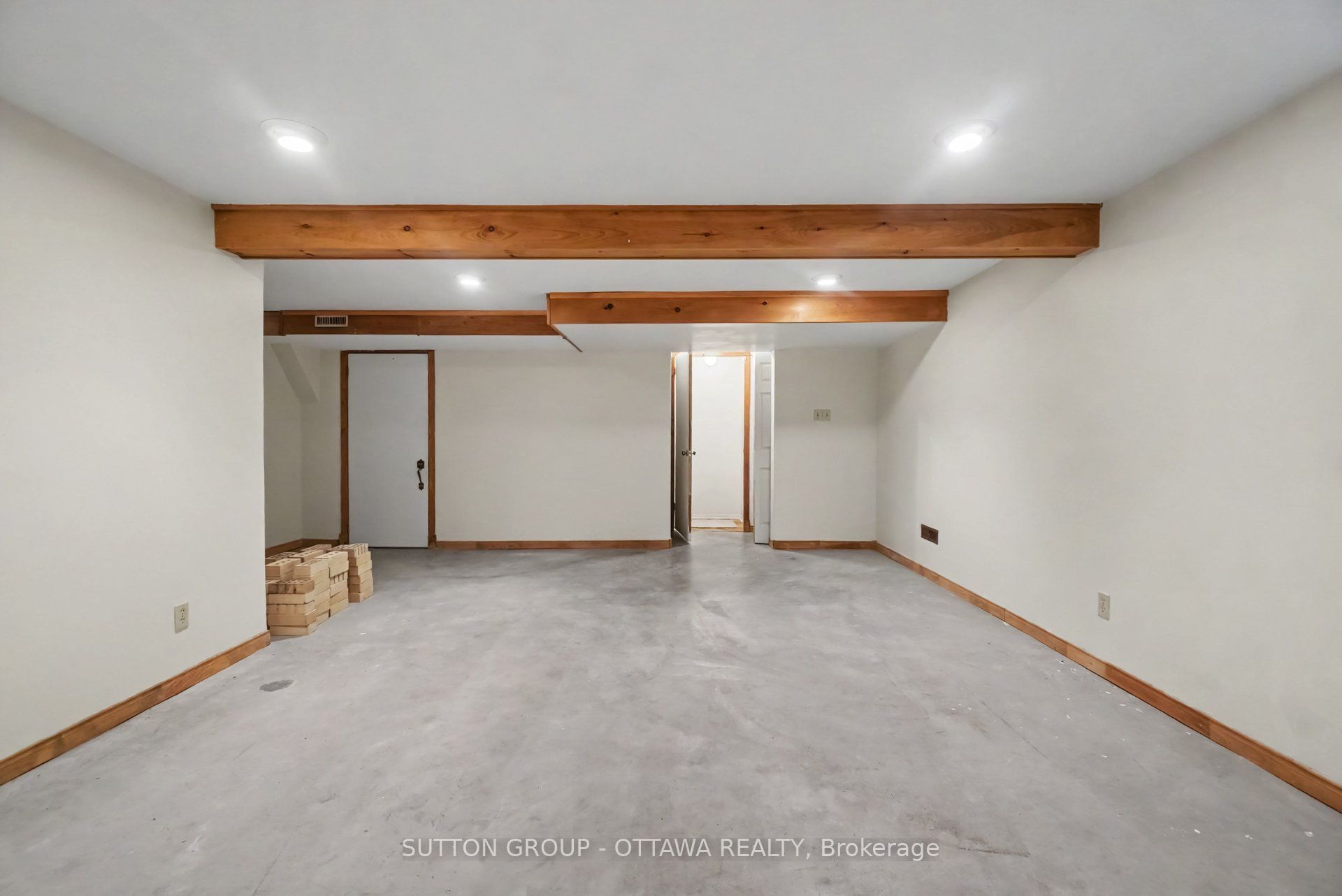 792 Harlequin Crescent Property Photo 40