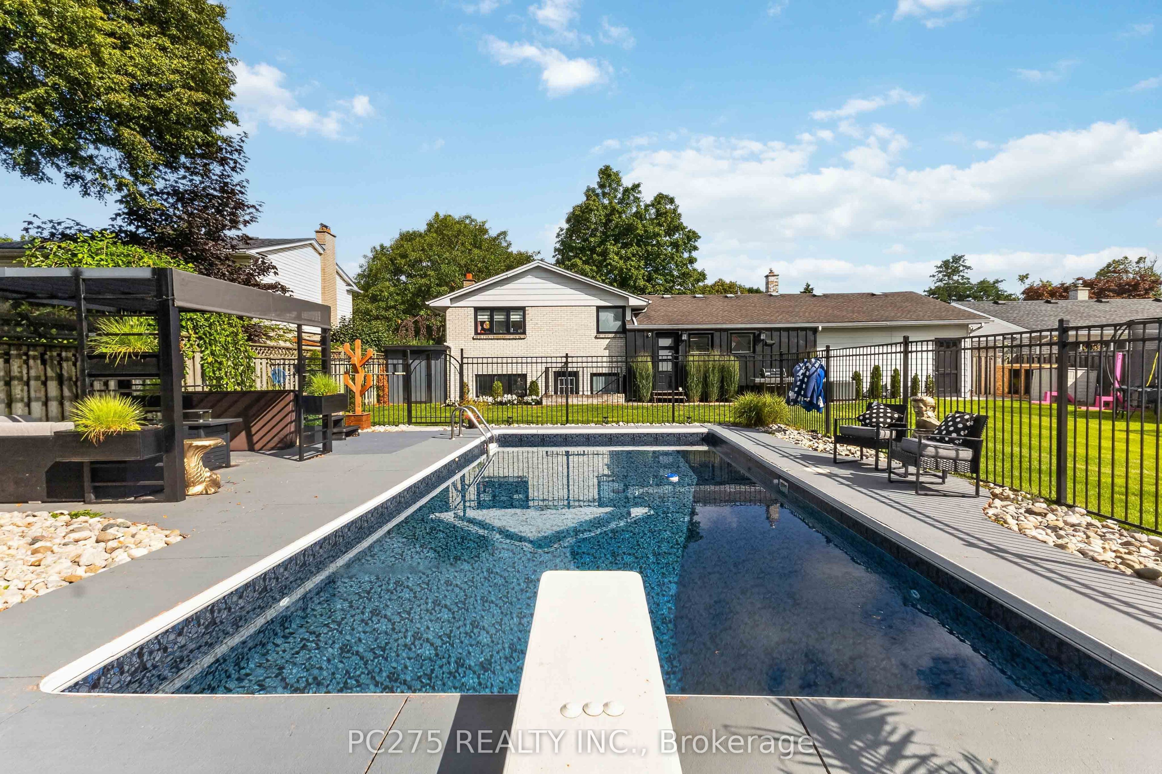 5 Field Road Property Photo 44