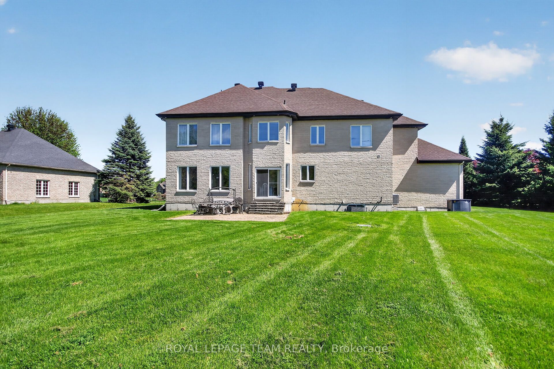 5472 Wicklow Drive Property Photo 3