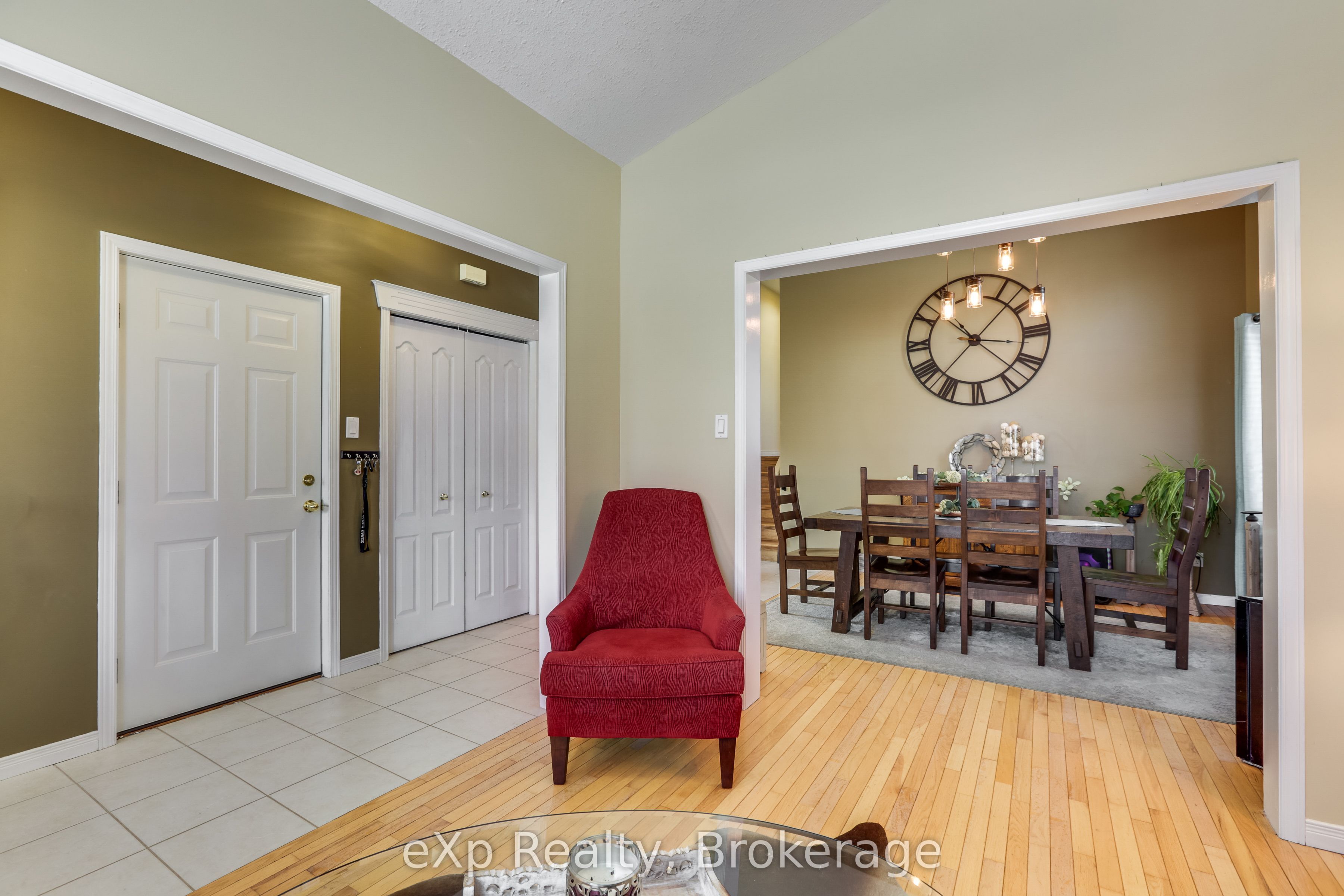 547 Forest Creek Place Property Photo 6