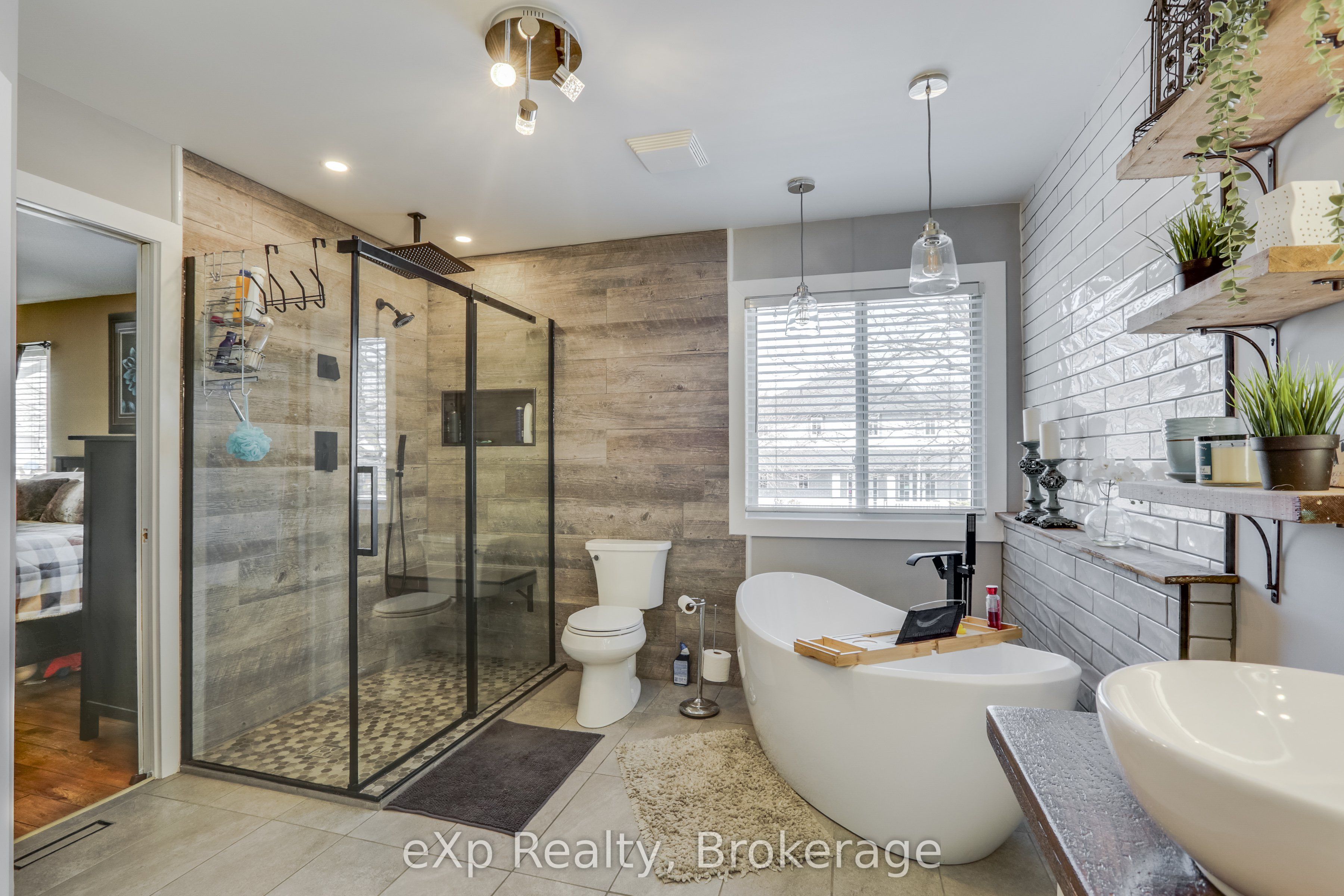 547 Forest Creek Place Property Photo 24