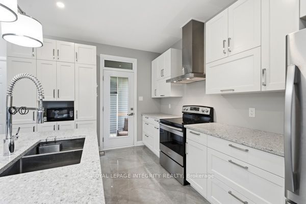 33 Solara Private Property Photo 14
