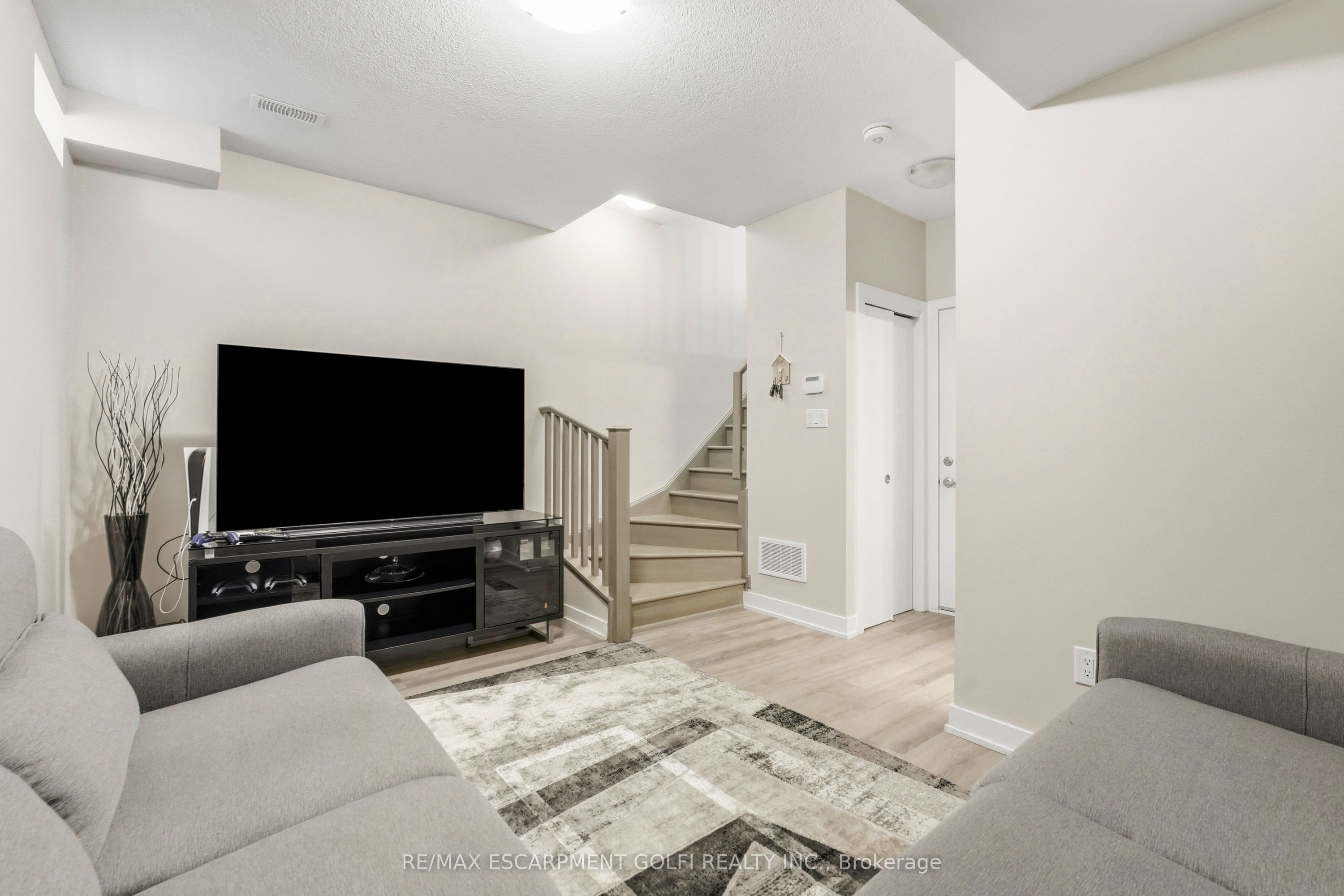 6 Mulhollard Lane Property Photo 17
