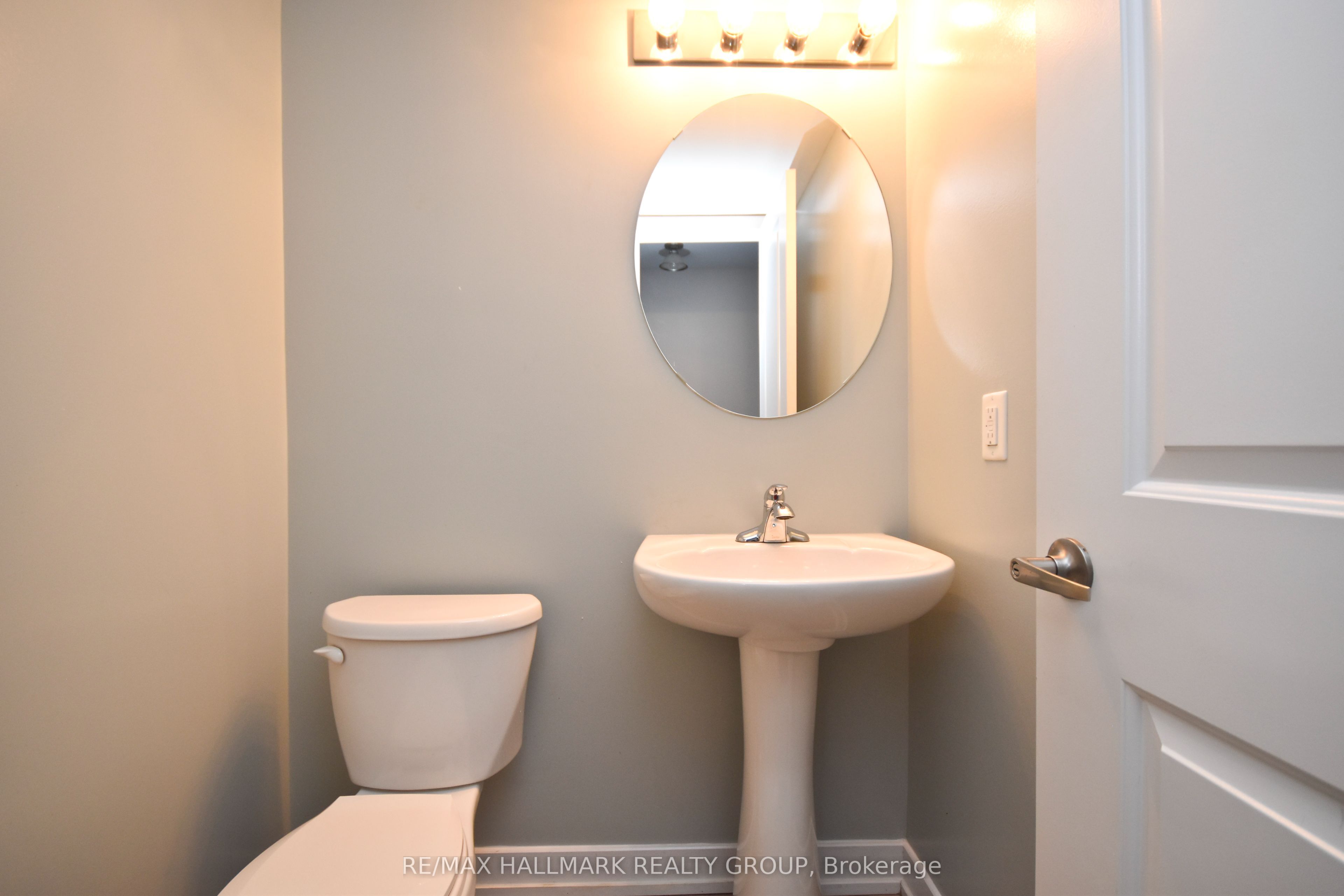 4528 Innes Road D Property Photo 17