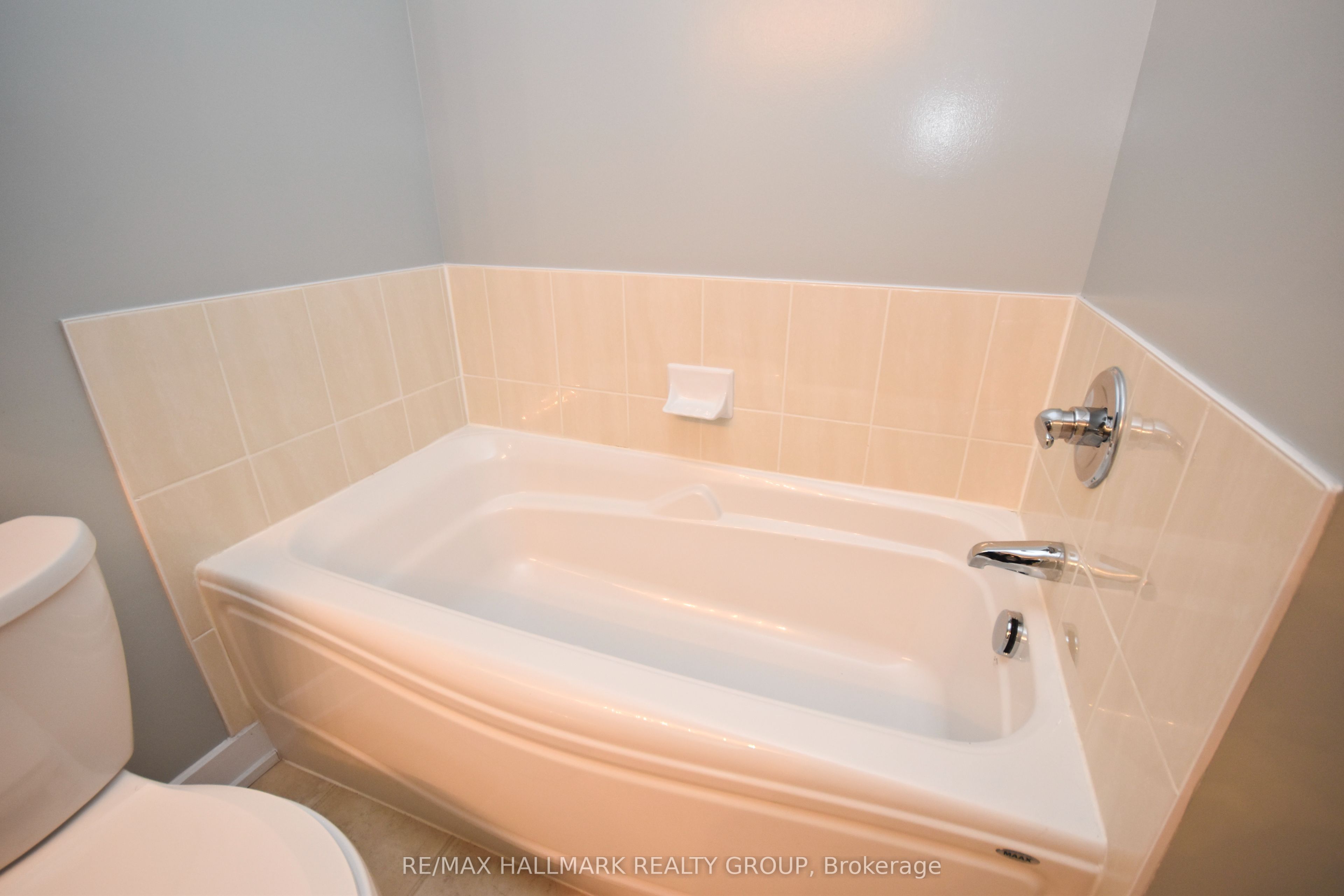 4528 Innes Road D Property Photo 30