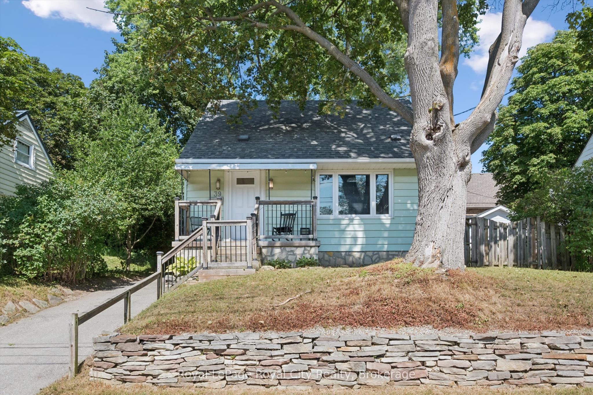 39 Ridgewood Avenue Property Photo 5