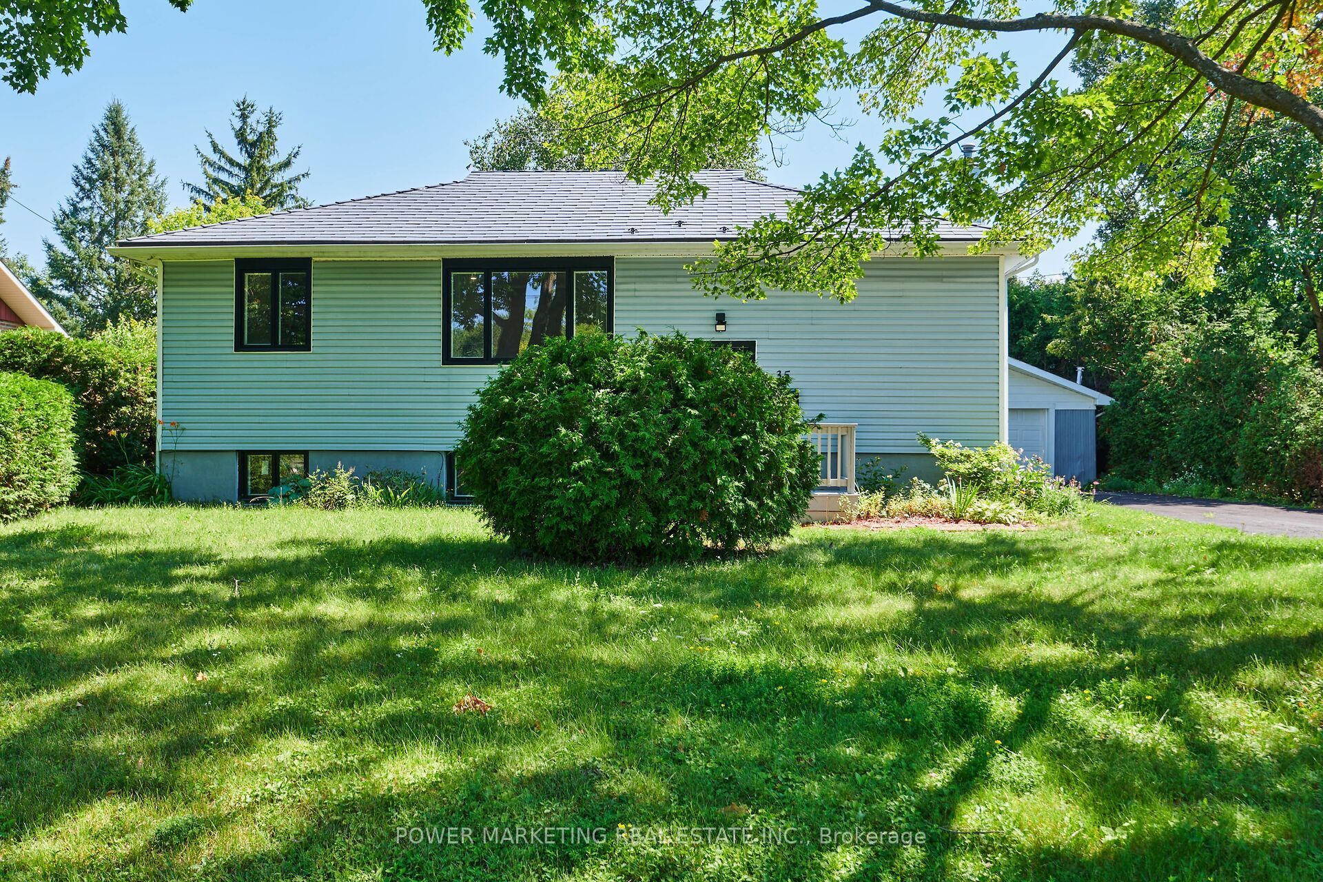 35 Tauvette Street Property Photo 3