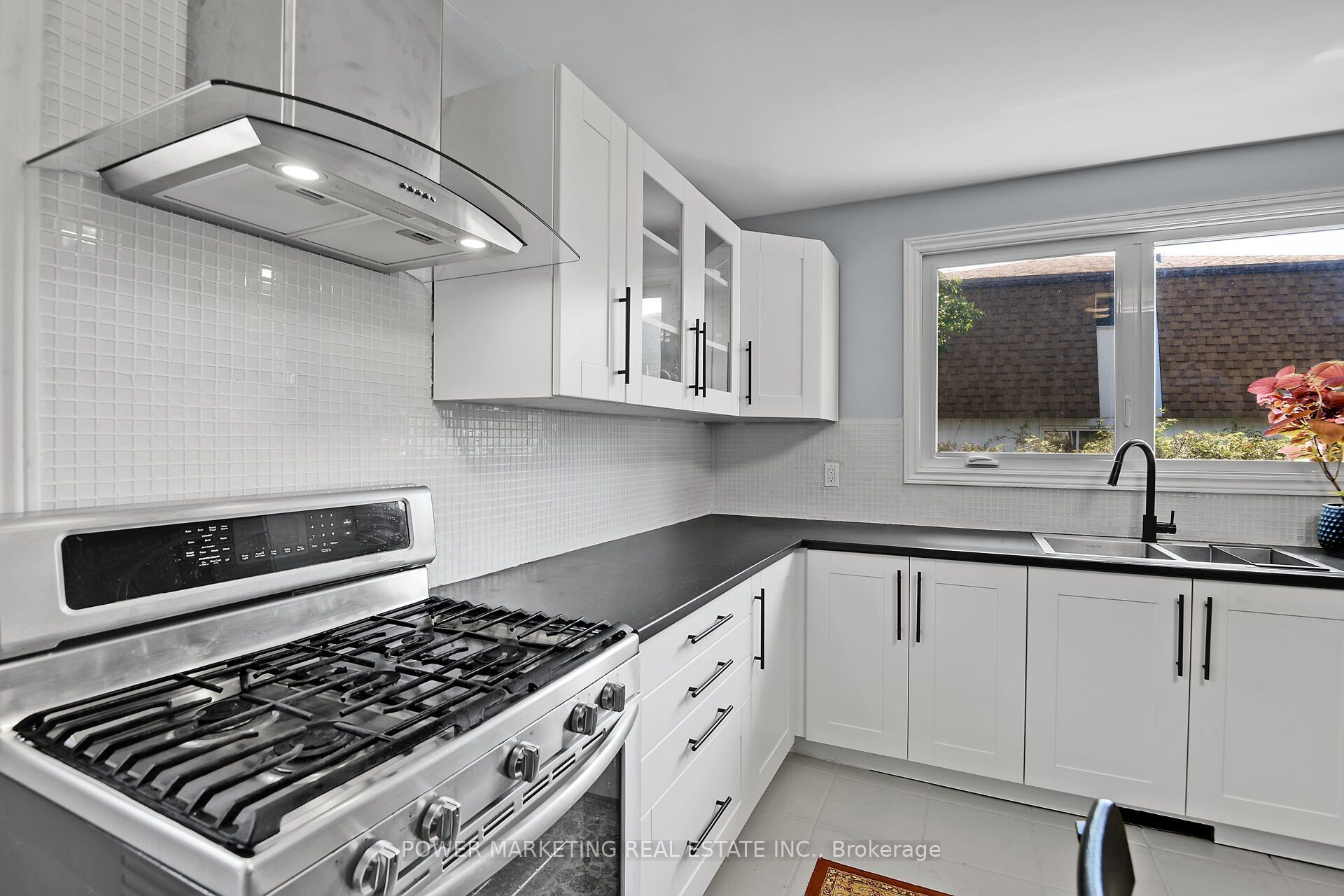 35 Tauvette Street Property Photo 11
